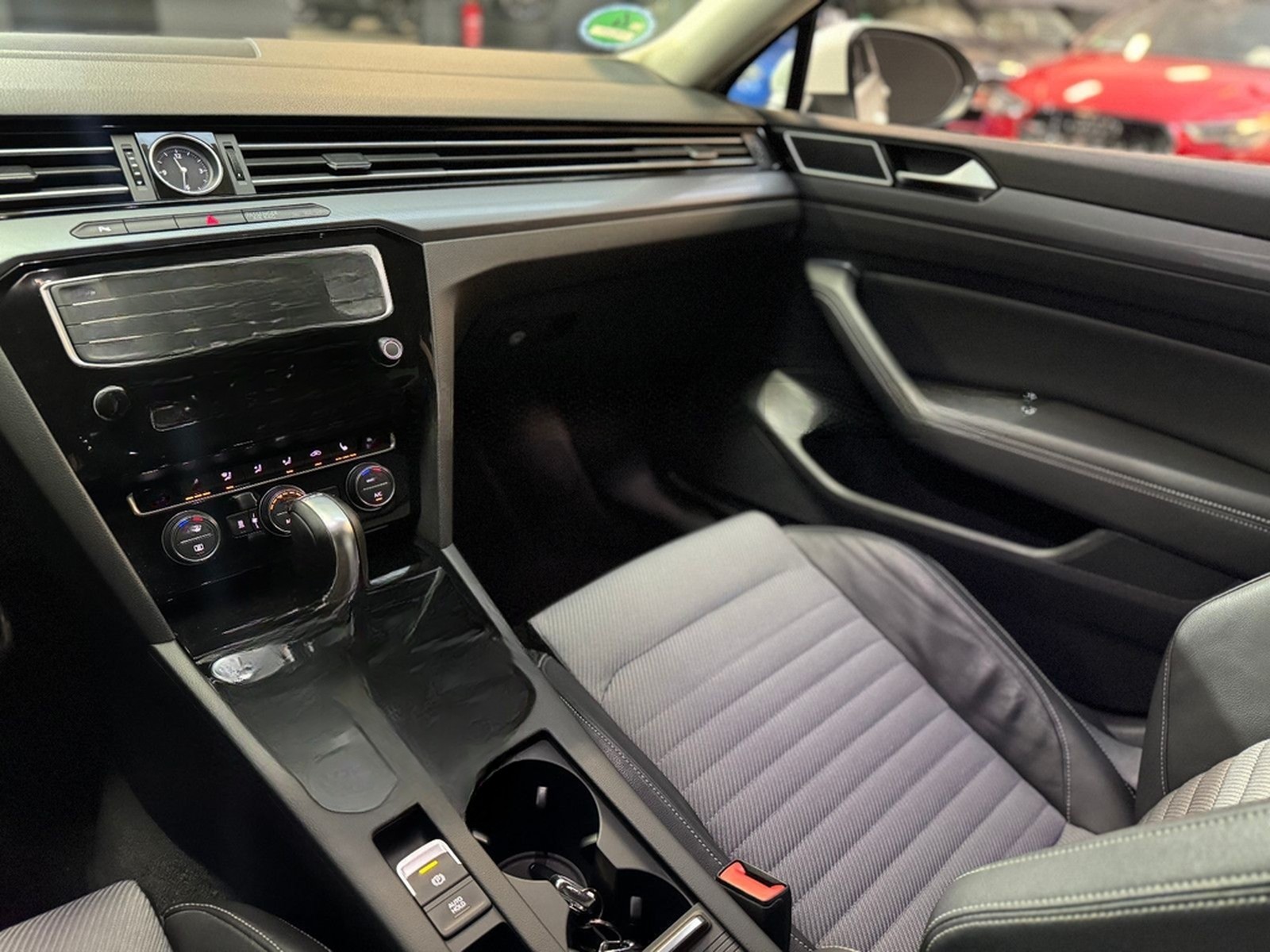 Volkswagen Passat Variant R-Line DSG/Navi/Standhzg/Shz/LED foto 18