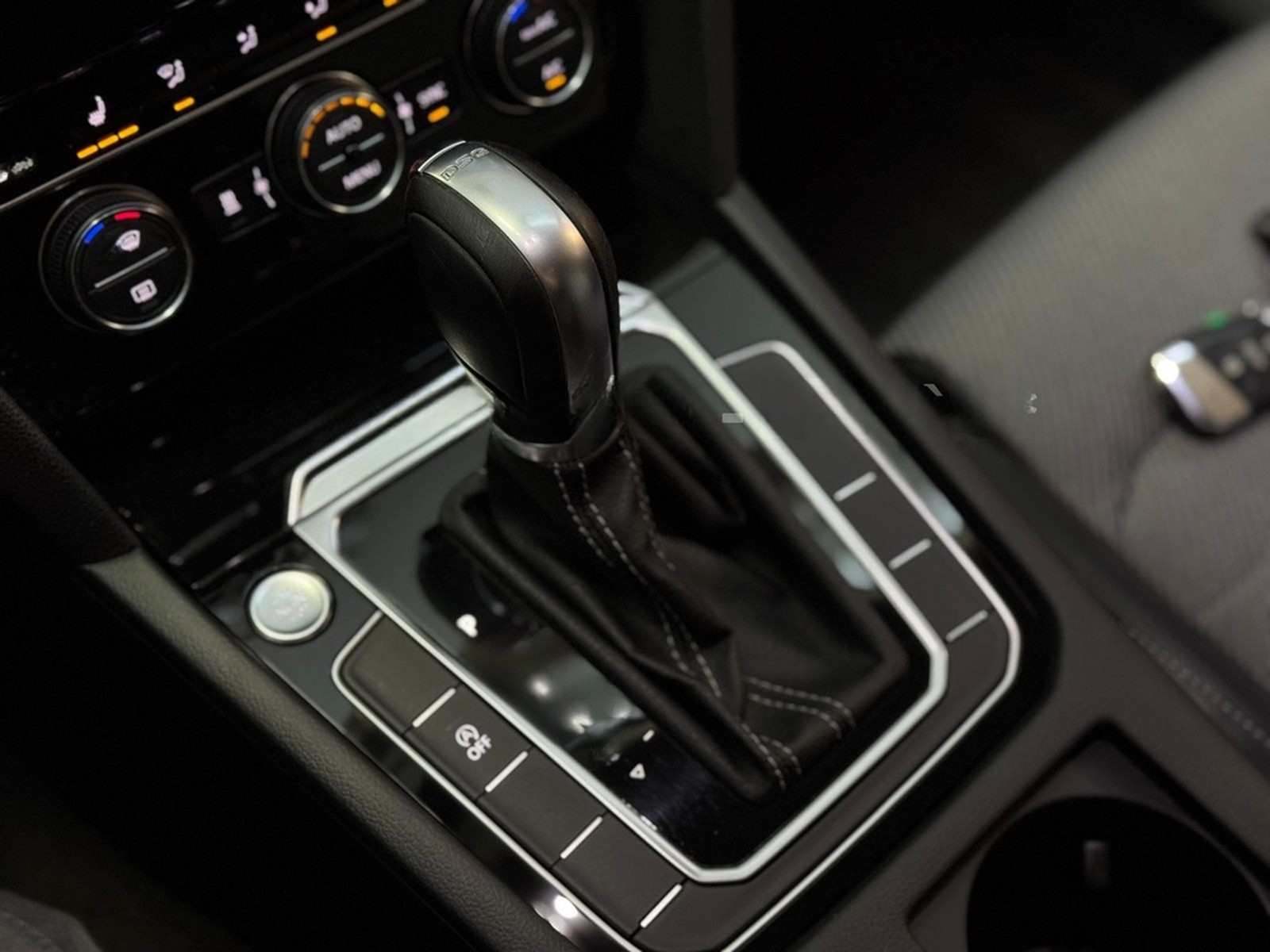 Volkswagen Passat Variant R-Line DSG/Navi/Standhzg/Shz/LED foto 26
