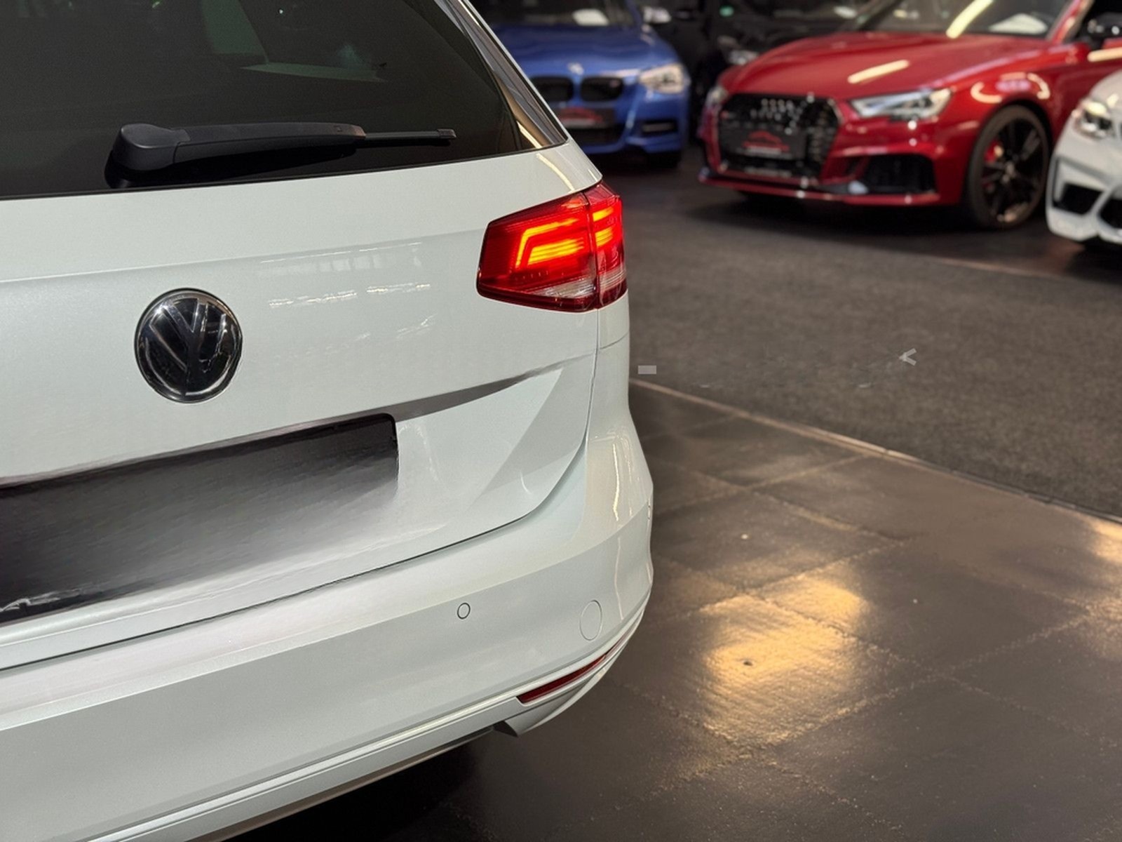 Volkswagen Passat Variant R-Line DSG/Navi/Standhzg/Shz/LED foto 27