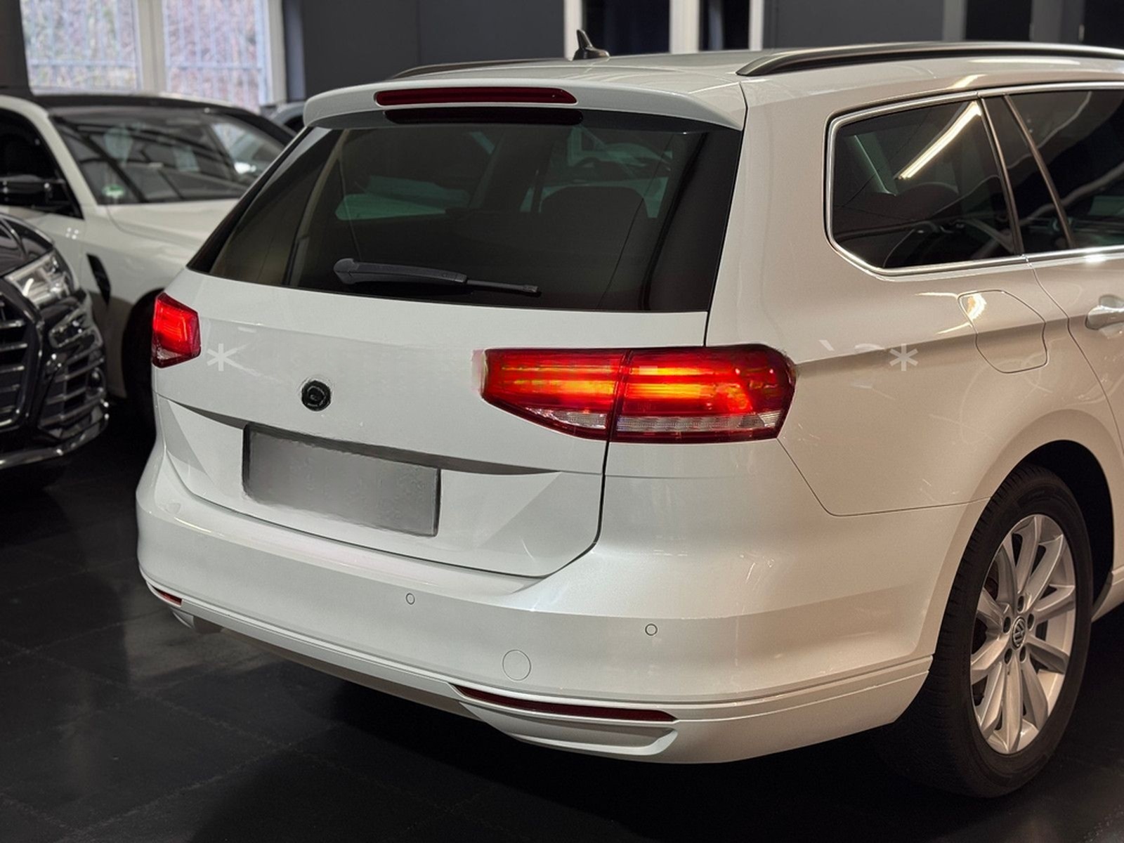 Volkswagen Passat Variant R-Line DSG/Navi/Standhzg/Shz/LED foto 29