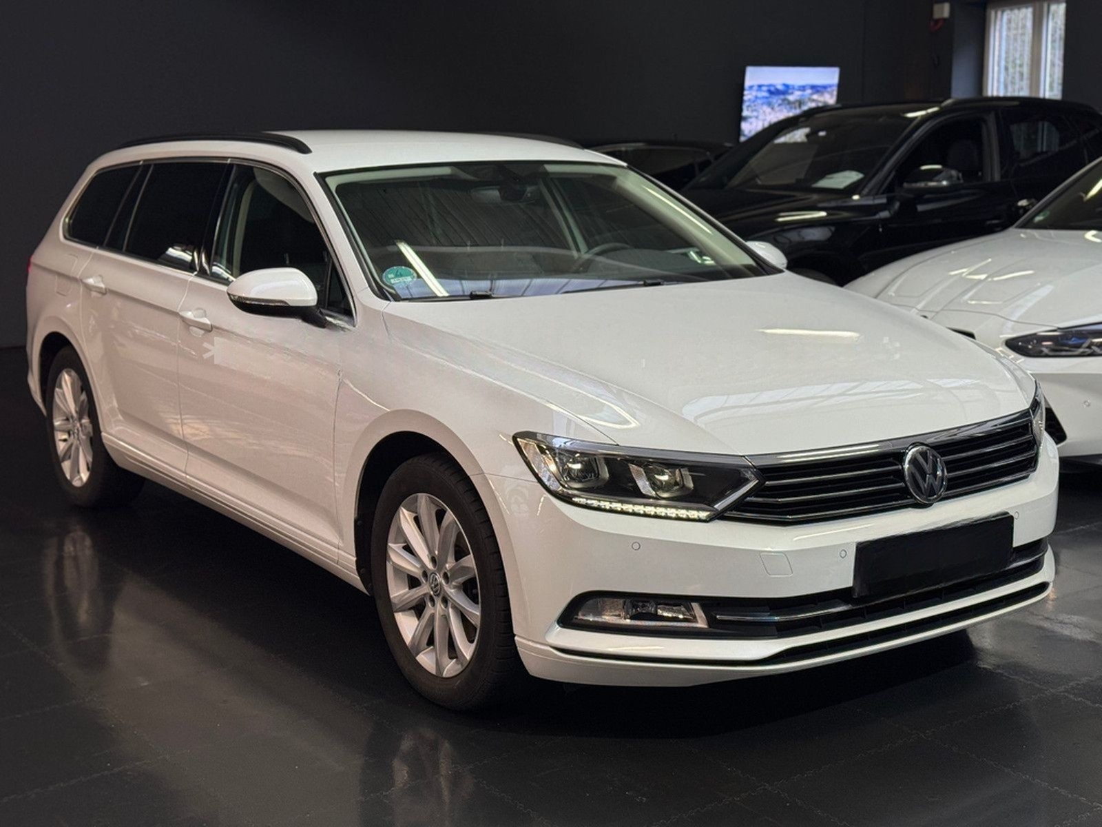 Volkswagen Passat Variant R-Line DSG/Navi/Standhzg/Shz/LED foto 4