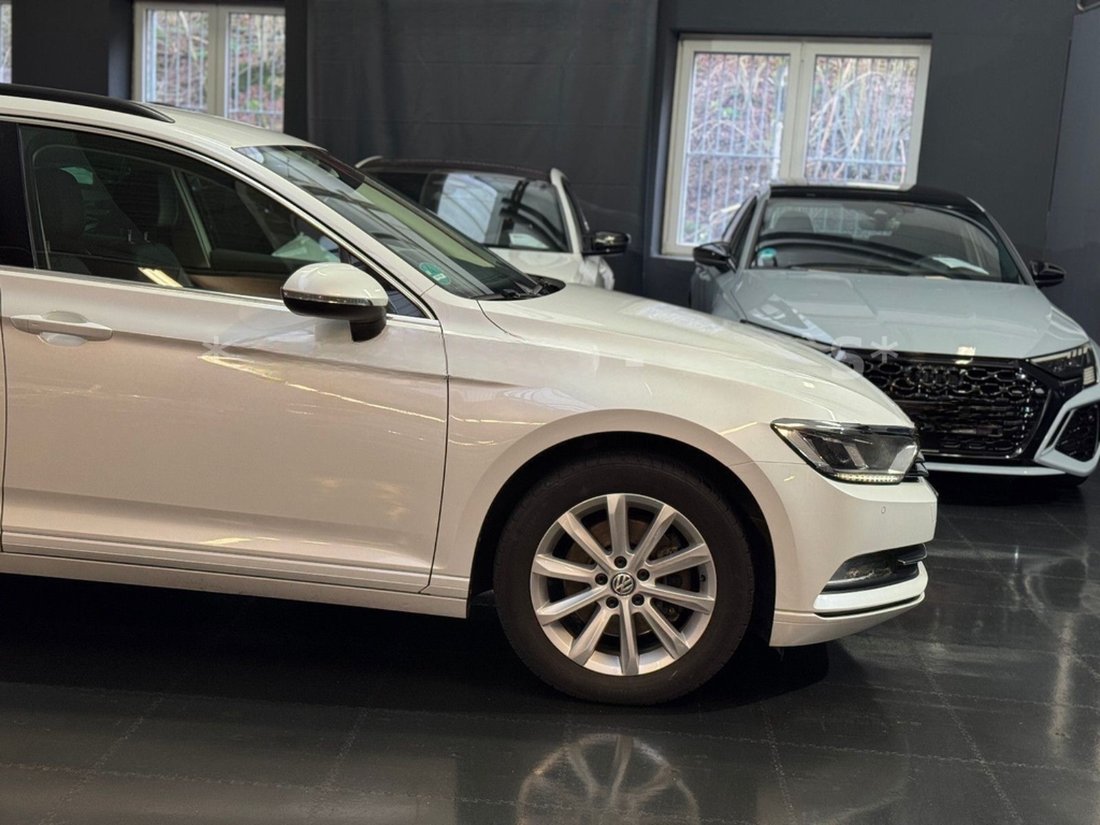 Volkswagen Passat Variant R-Line DSG/Navi/Standhzg/Shz/LED foto 31