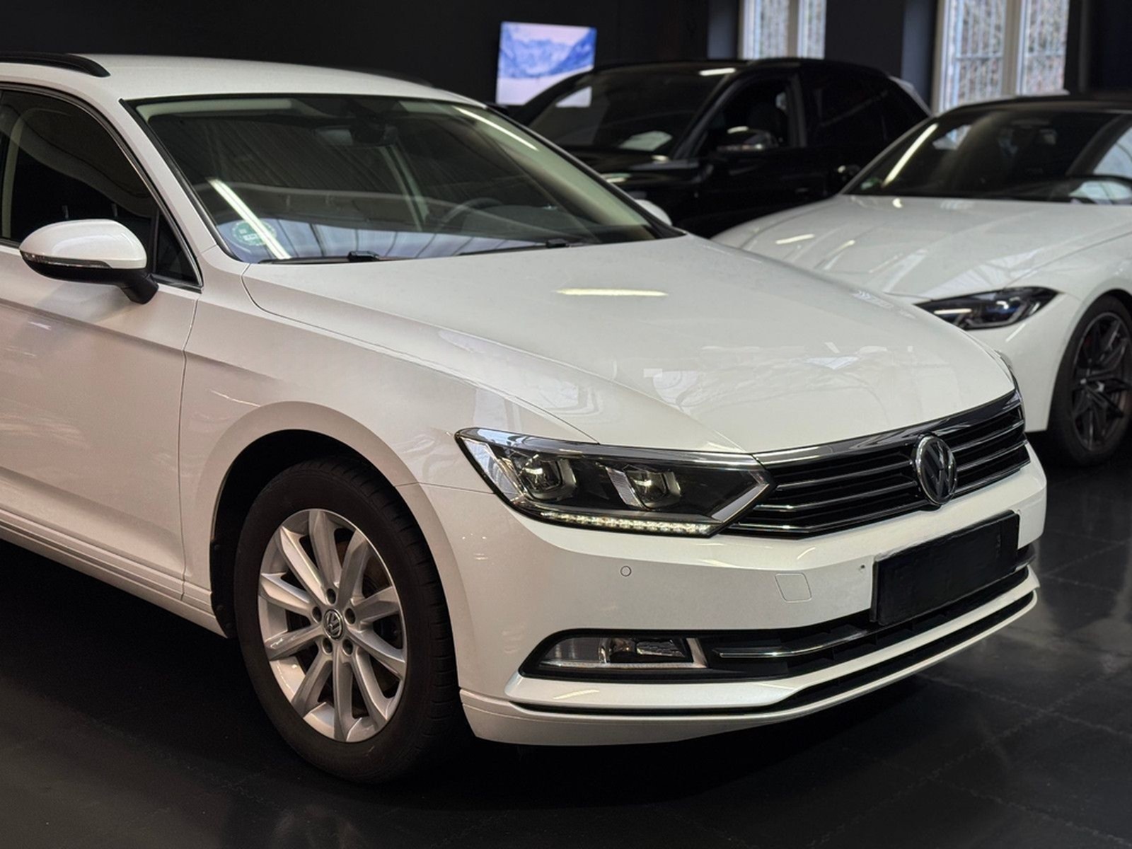 Volkswagen Passat Variant R-Line DSG/Navi/Standhzg/Shz/LED foto 32