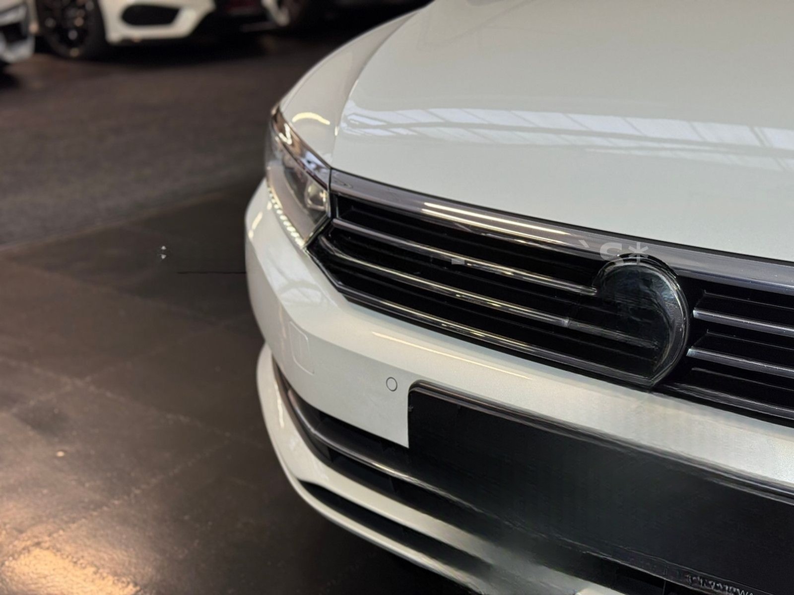 Volkswagen Passat Variant R-Line DSG/Navi/Standhzg/Shz/LED foto 34
