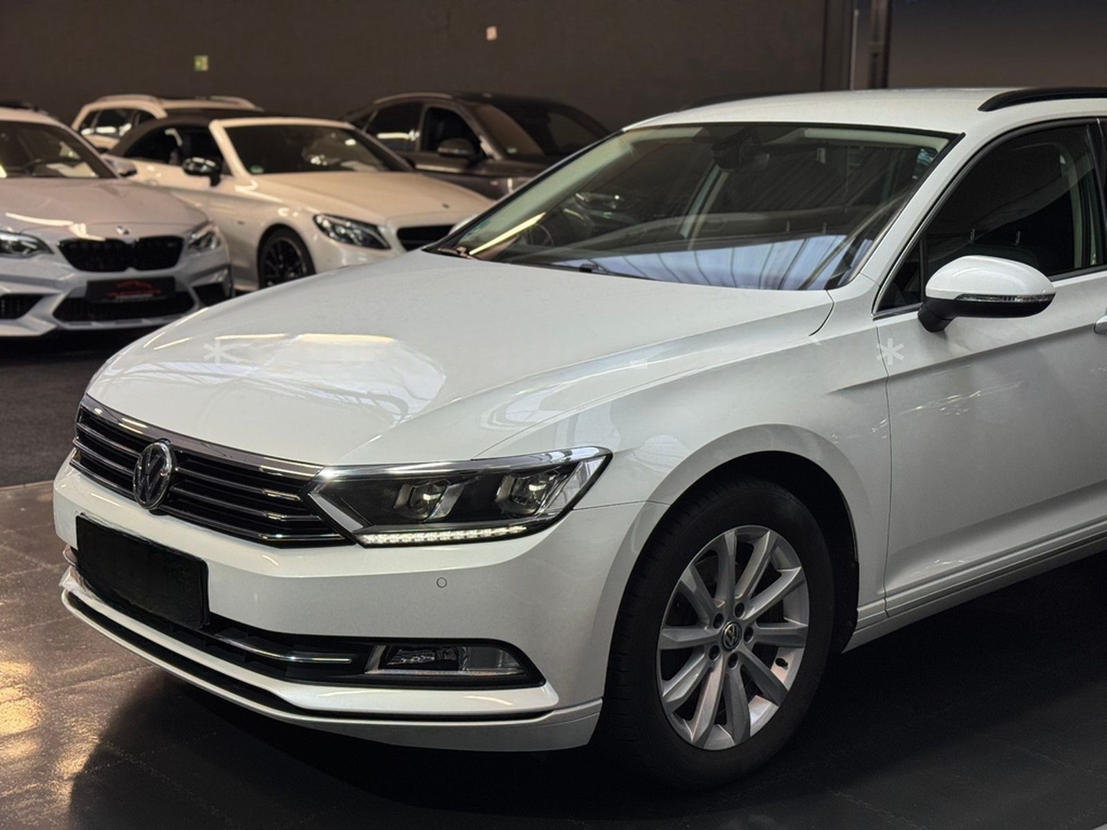 Volkswagen Passat Variant R-Line DSG/Navi/Standhzg/Shz/LED foto 37