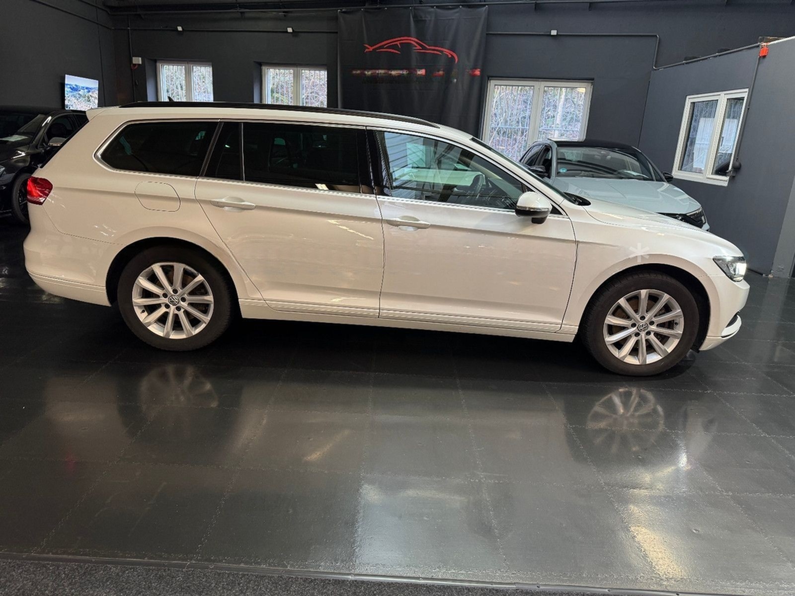 Volkswagen Passat Variant R-Line DSG/Navi/Standhzg/Shz/LED foto 5