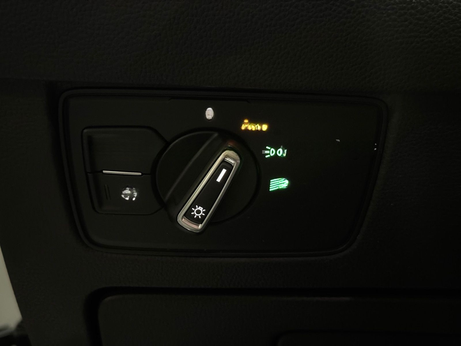 Volkswagen Passat Variant R-Line DSG/Navi/Standhzg/Shz/LED foto 49