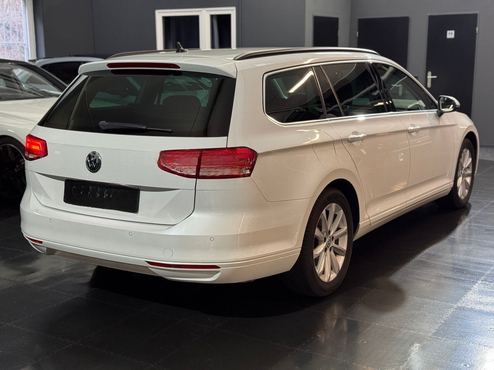 Volkswagen Passat Variant R-Line DSG/Navi/Standhzg/Shz/LED foto 6