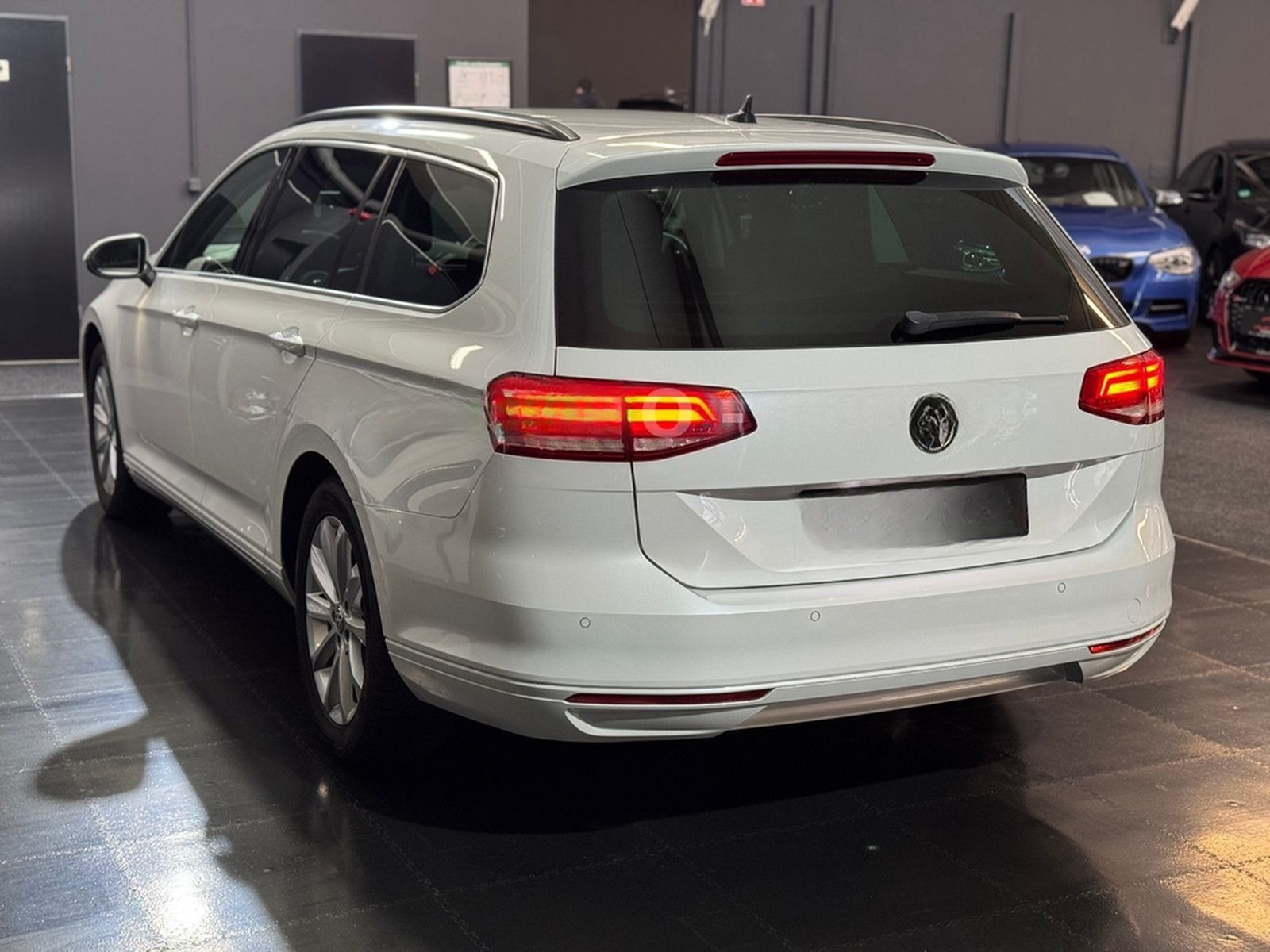 Volkswagen Passat Variant R-Line DSG/Navi/Standhzg/Shz/LED foto 8