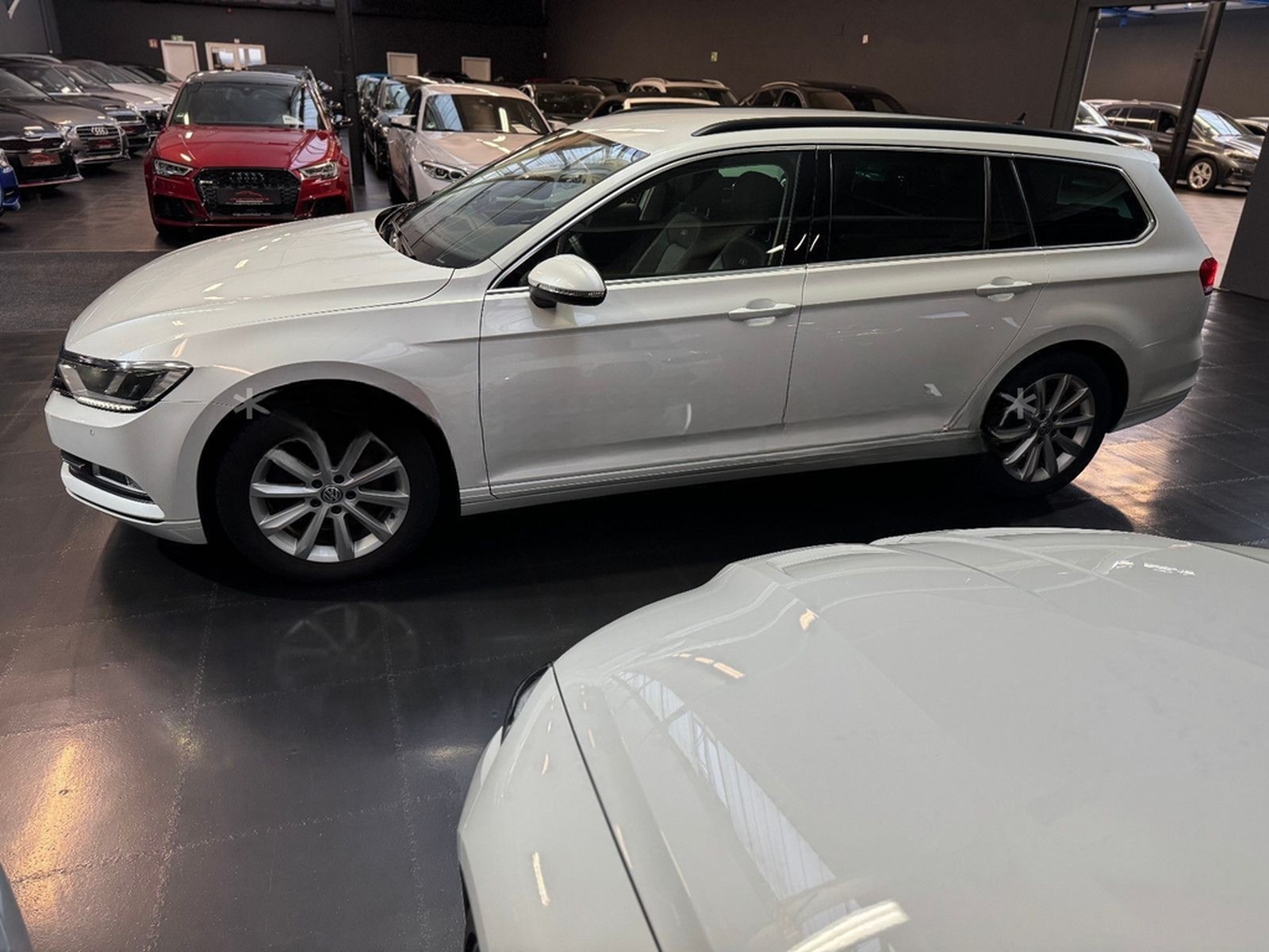 Volkswagen Passat Variant R-Line DSG/Navi/Standhzg/Shz/LED foto 9