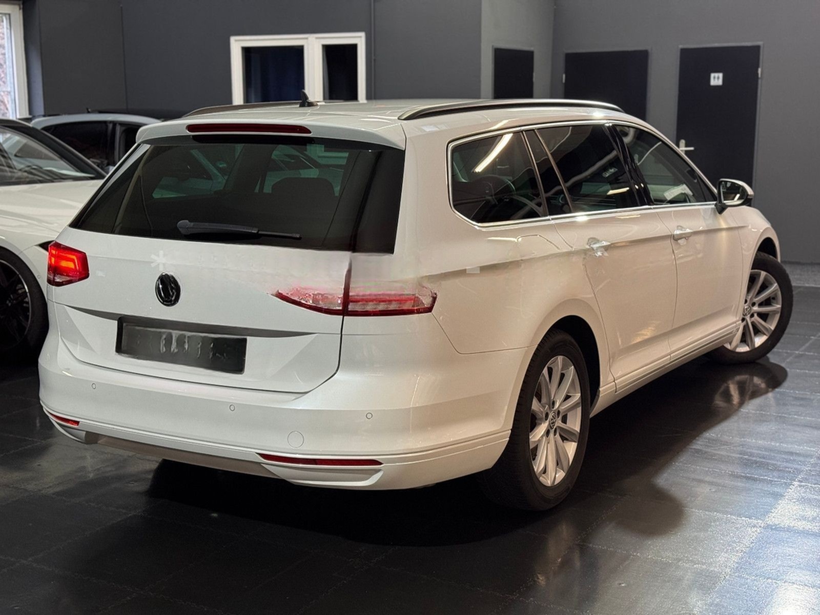 Volkswagen Passat Variant R-Line DSG/Navi/Standhzg/Shz/LED foto 10