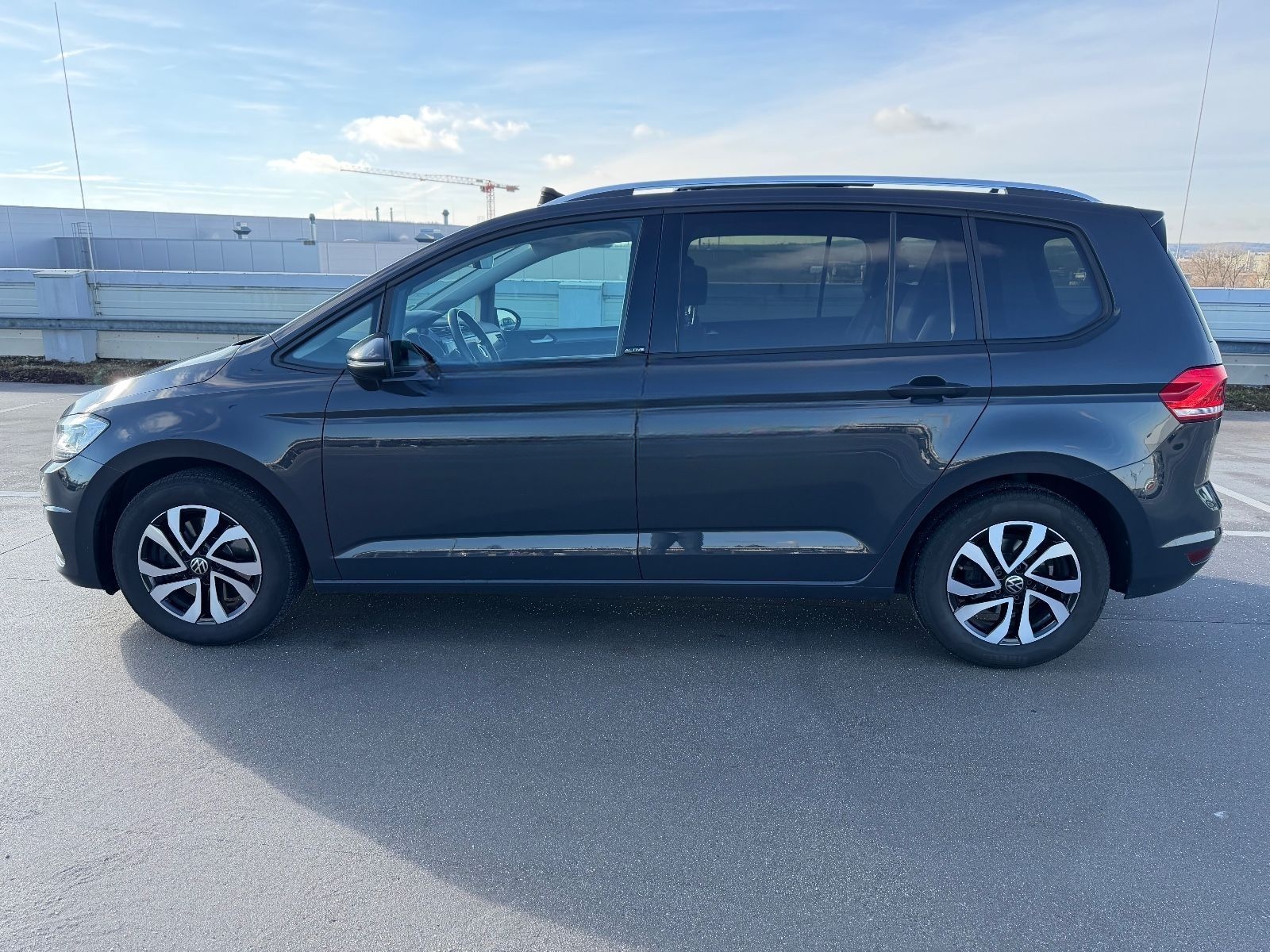 Volkswagen Touran 2.0 TDI*DSG*PANO*NAVI*LED*KAMERA*AHK*ACC* foto 2