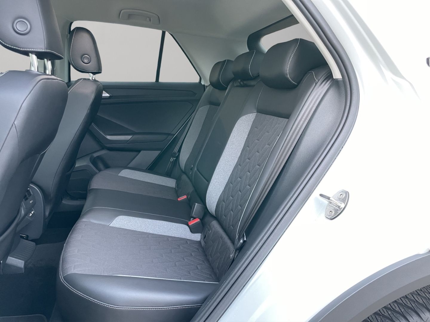 Volkswagen T-Roc GOAL 1.0 TSI ACC,PDC,SHZ,NAVI,KLIMA,DAB+ foto 12