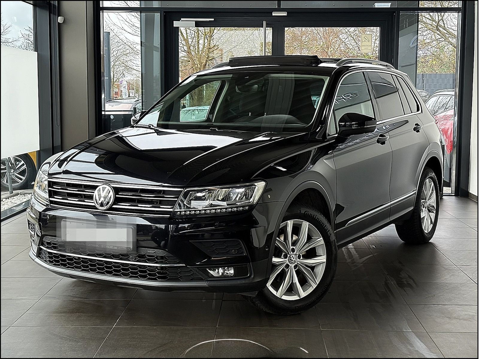 Volkswagen Tiguan 2.0 TDI DSG Highline 4M Pano ActiveInfo foto 2