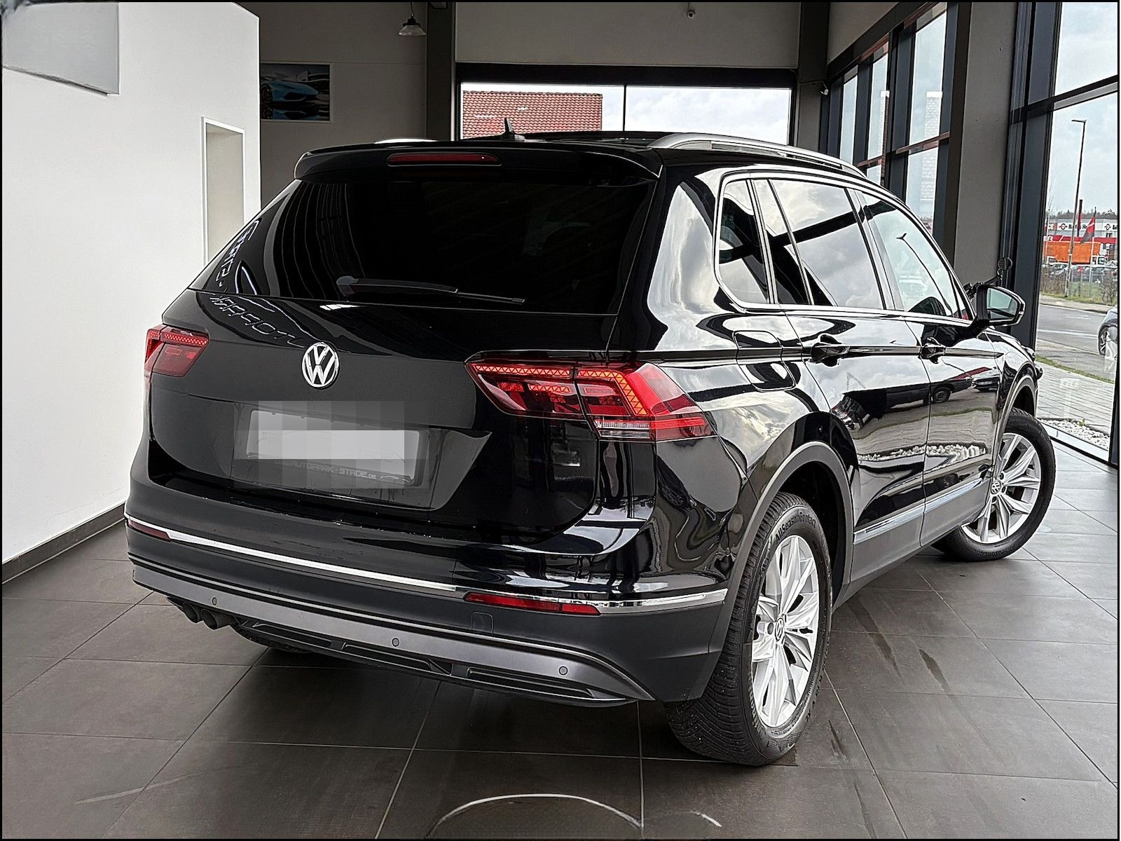 Volkswagen Tiguan 2.0 TDI DSG Highline 4M Pano ActiveInfo foto 3