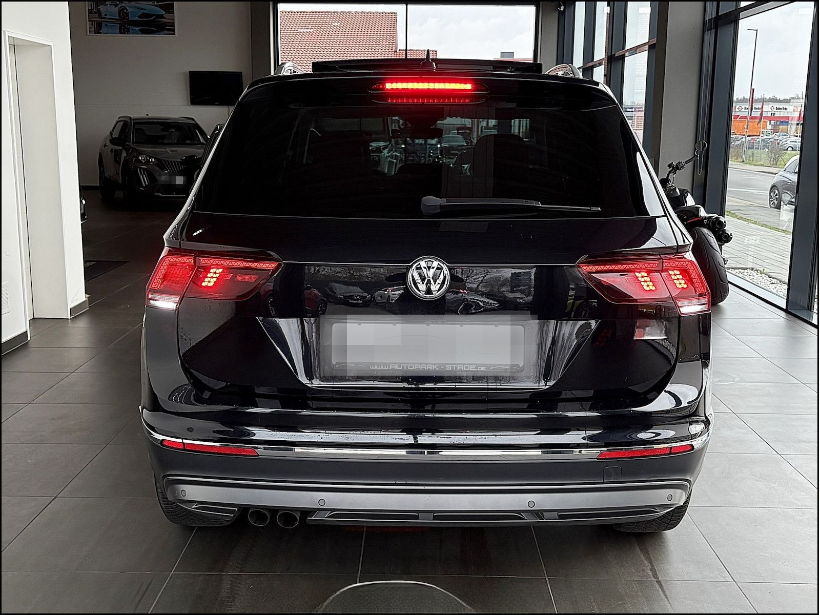 Volkswagen Tiguan 2.0 TDI DSG Highline 4M Pano ActiveInfo foto 5