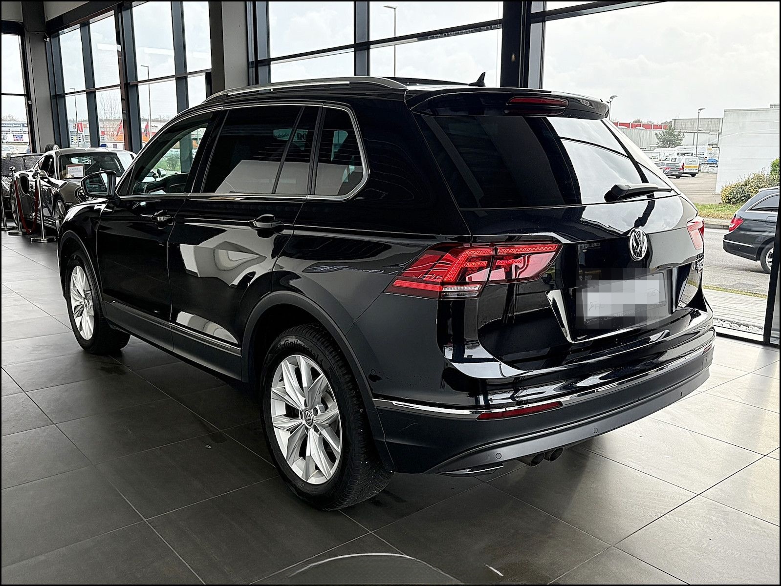 Volkswagen Tiguan 2.0 TDI DSG Highline 4M Pano ActiveInfo foto 9