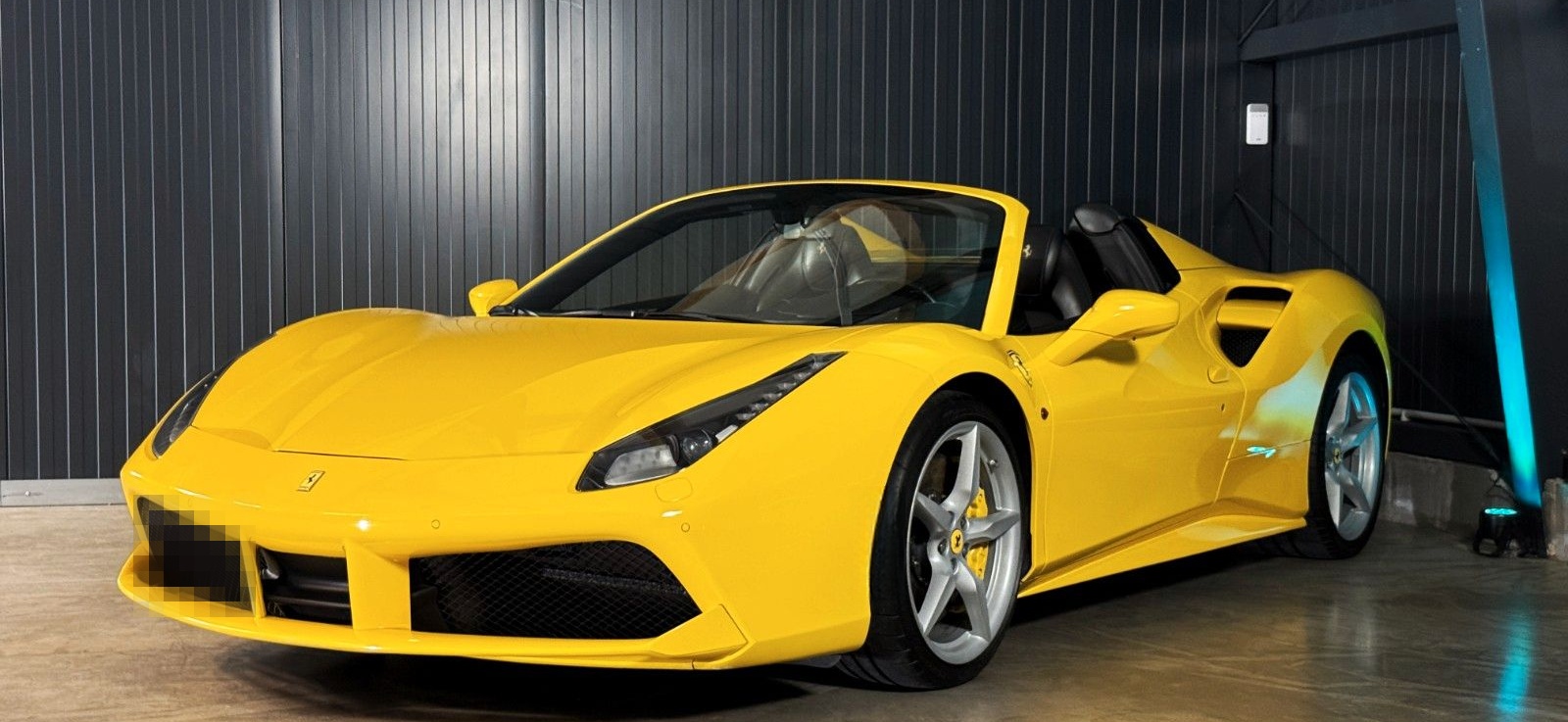 Ferrari 488 Spider + Giallo Modena + Scuderia Shields foto 2