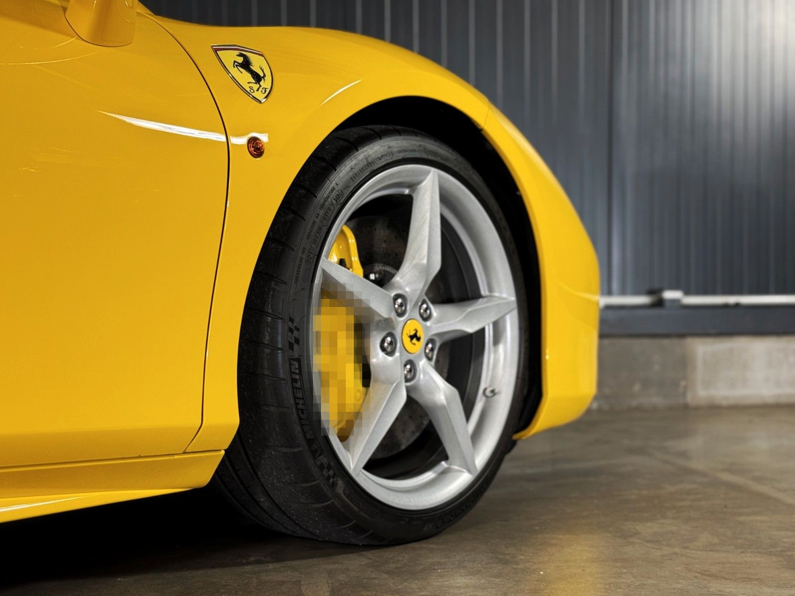 Ferrari 488 Spider + Giallo Modena + Scuderia Shields foto 13