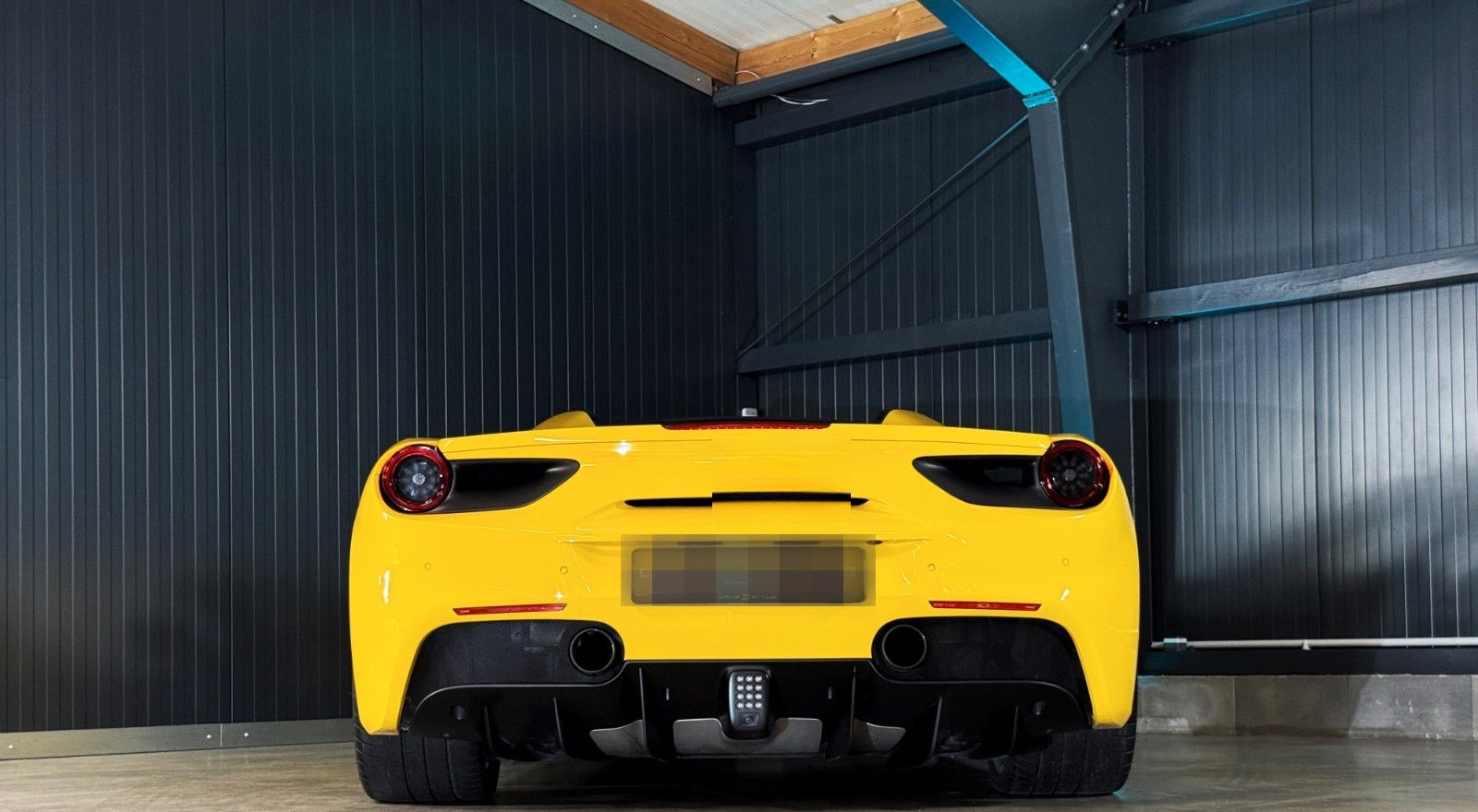 Ferrari 488 Spider + Giallo Modena + Scuderia Shields foto 17