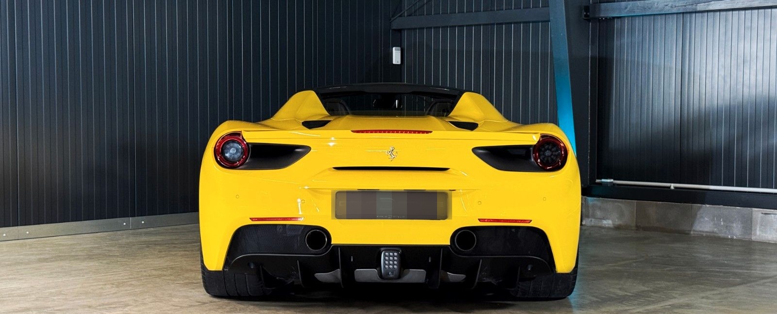 Ferrari 488 Spider + Giallo Modena + Scuderia Shields foto 18