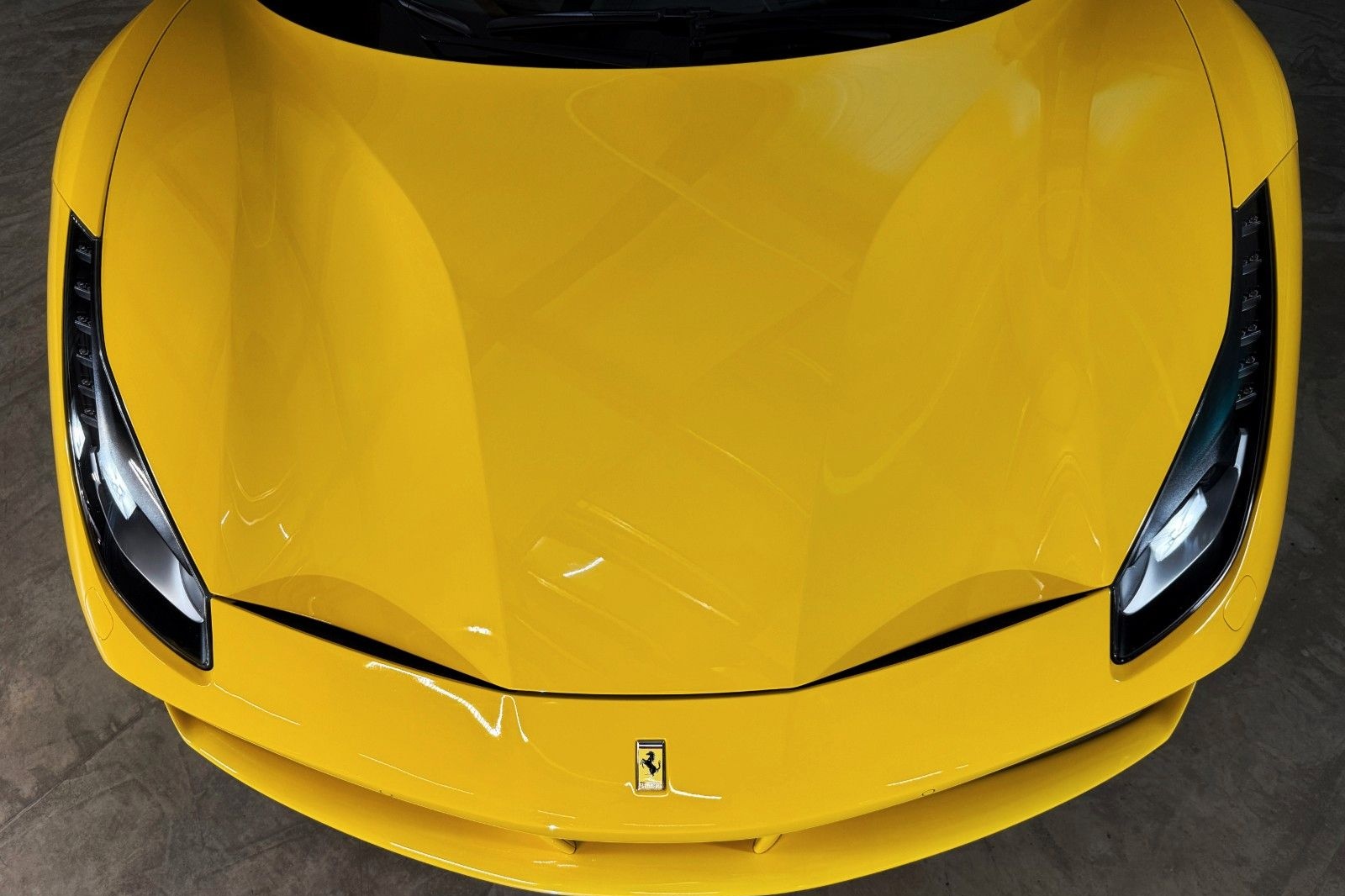 Ferrari 488 Spider + Giallo Modena + Scuderia Shields foto 5