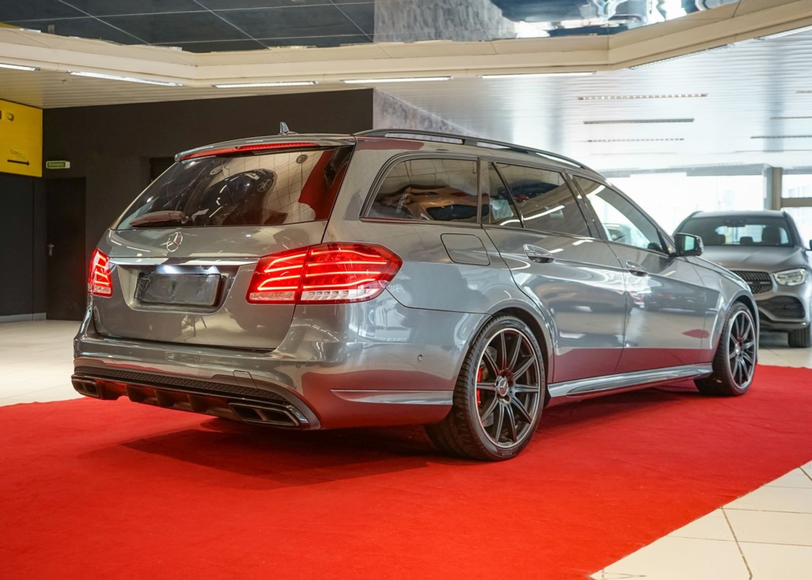 Mercedes-Benz E 63 AMG S 4M DriversPack Keyless B&O NightPaket foto 8