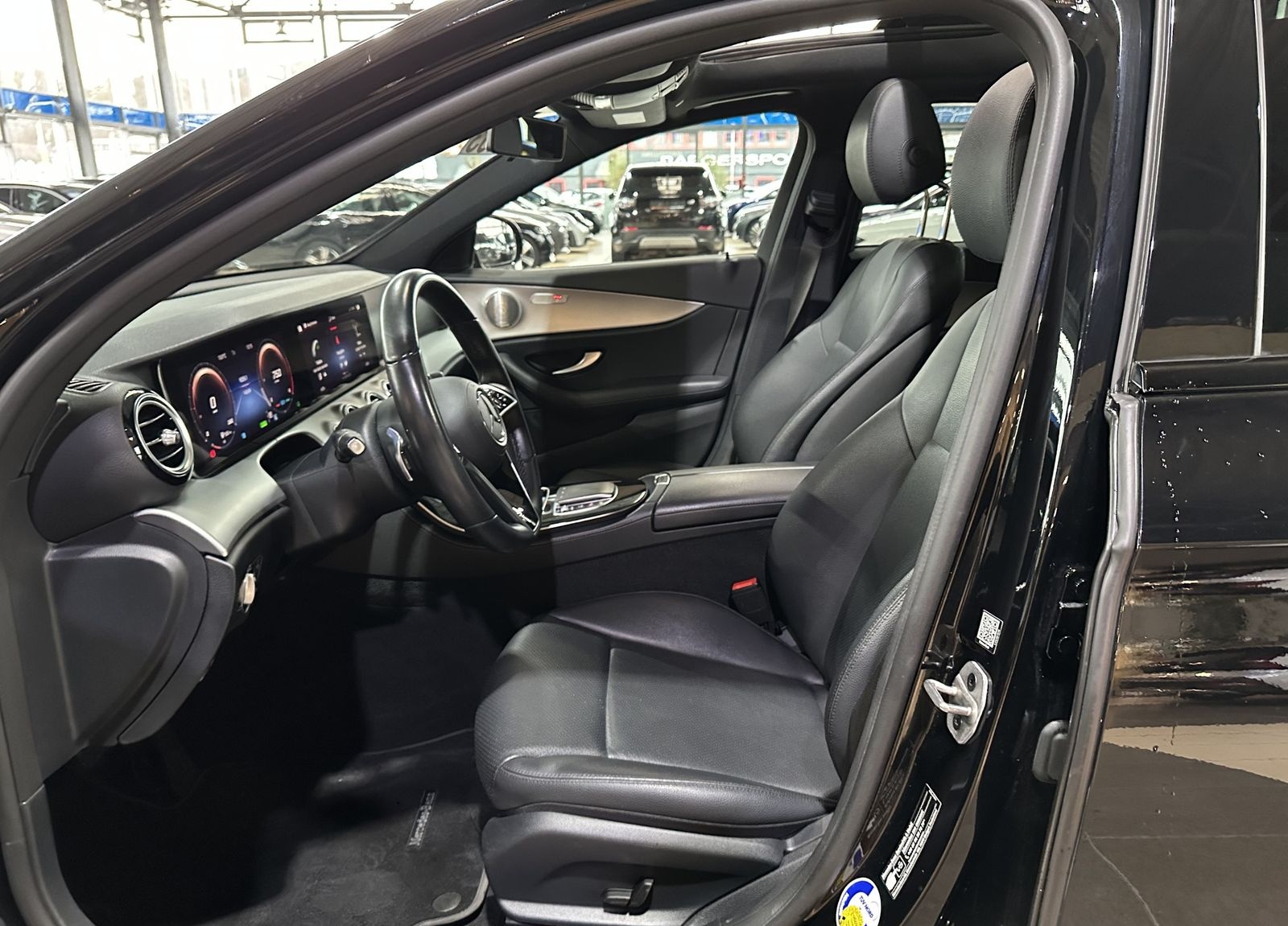 Mercedes-Benz E 300 d*4M*AMG Line*Night-Paket*Pano*LED*Leder* foto 11