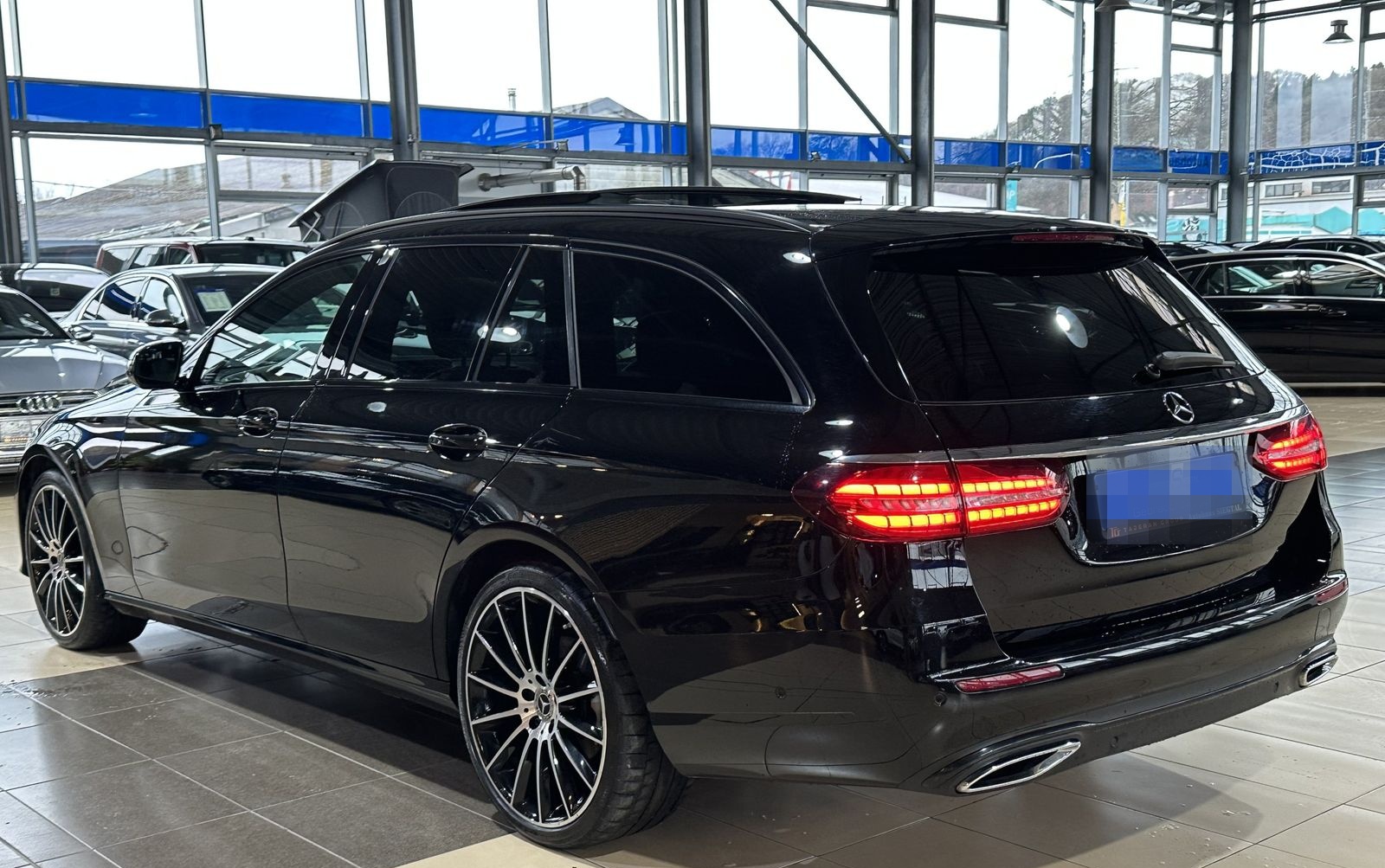 Mercedes-Benz E 300 d*4M*AMG Line*Night-Paket*Pano*LED*Leder* foto 4