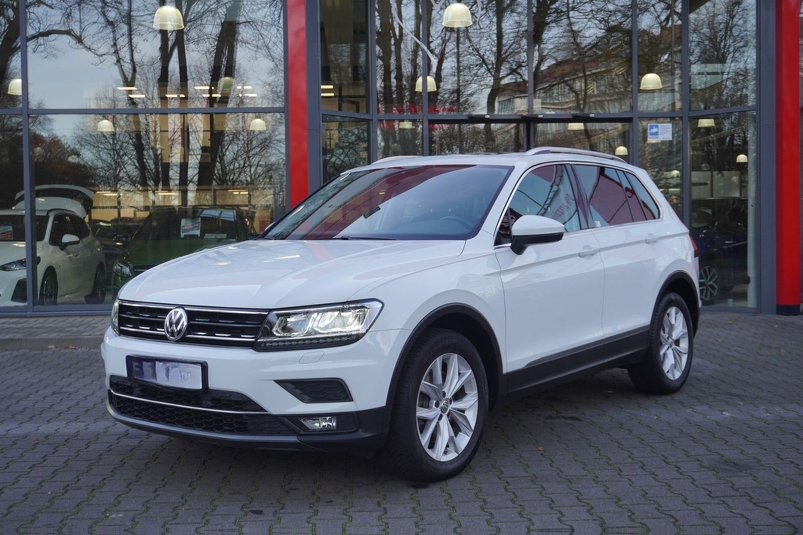 Volkswagen Tiguan 2.0 Highline 4Motion LED Panorama PDC ACC foto 2