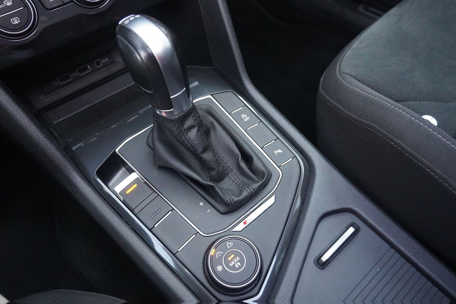 Volkswagen Tiguan 2.0 Highline 4Motion LED Panorama PDC ACC foto 30