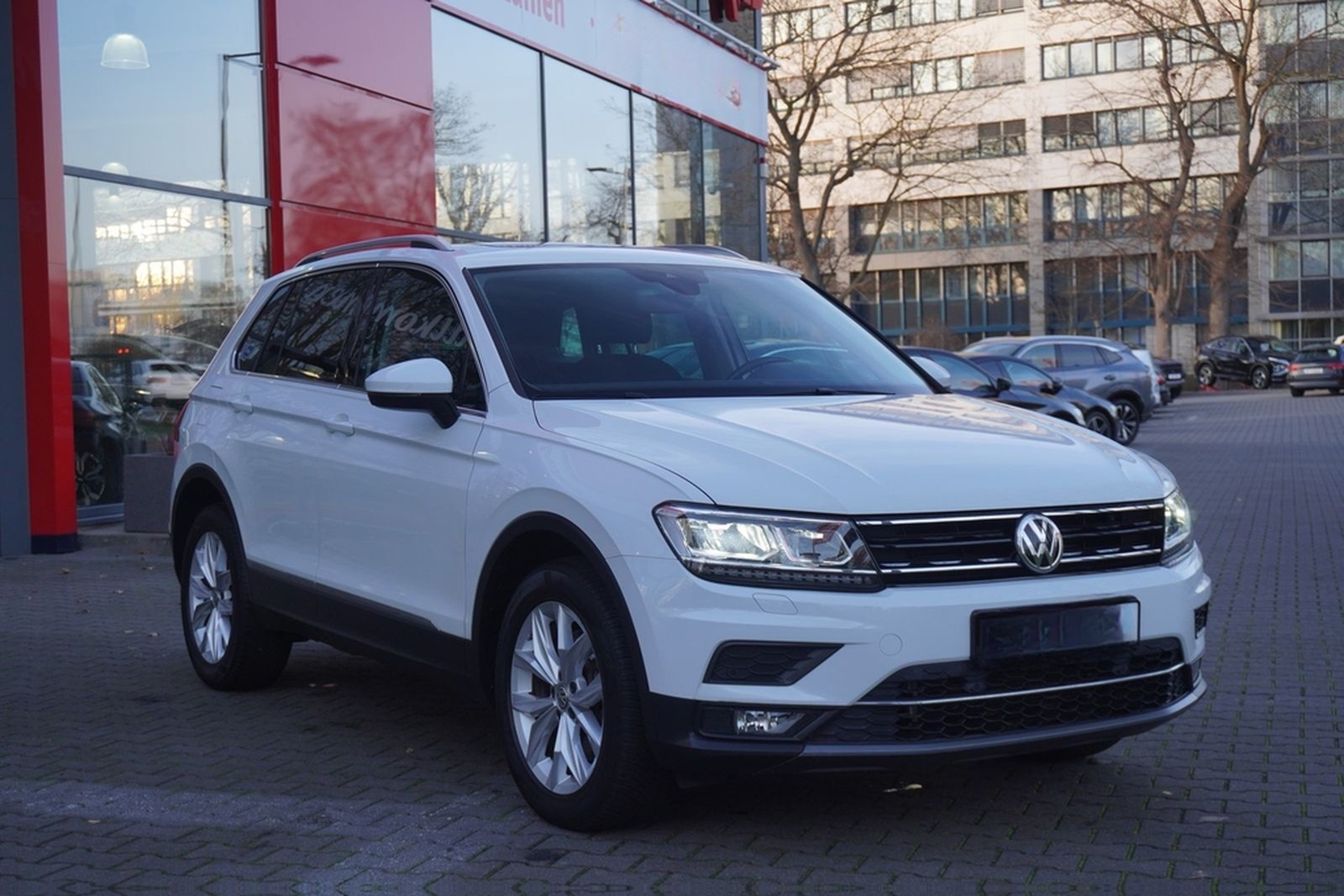 Volkswagen Tiguan 2.0 Highline 4Motion LED Panorama PDC ACC foto 4