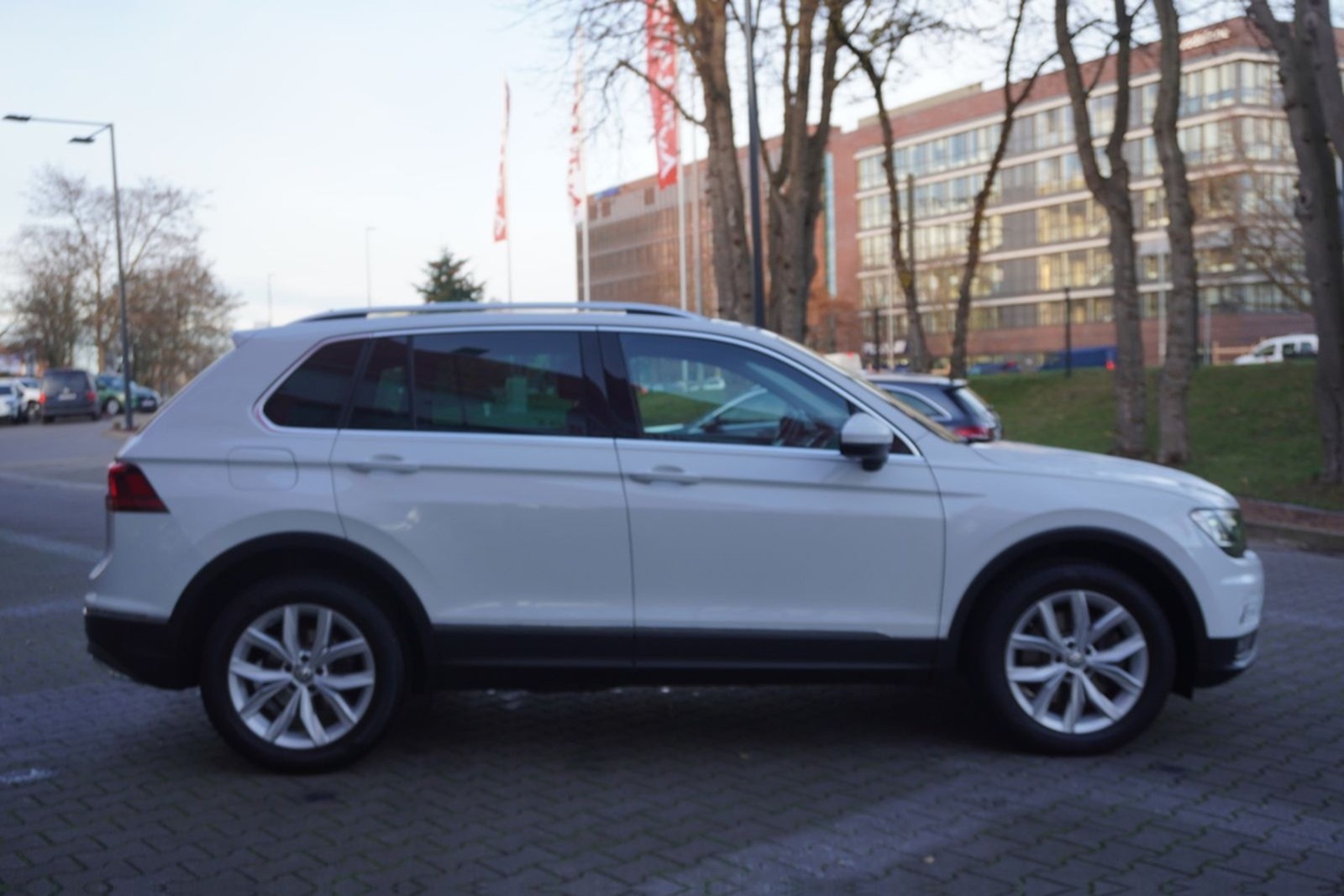 Volkswagen Tiguan 2.0 Highline 4Motion LED Panorama PDC ACC foto 5