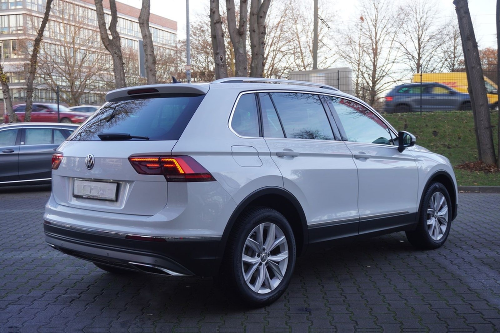 Volkswagen Tiguan 2.0 Highline 4Motion LED Panorama PDC ACC foto 6