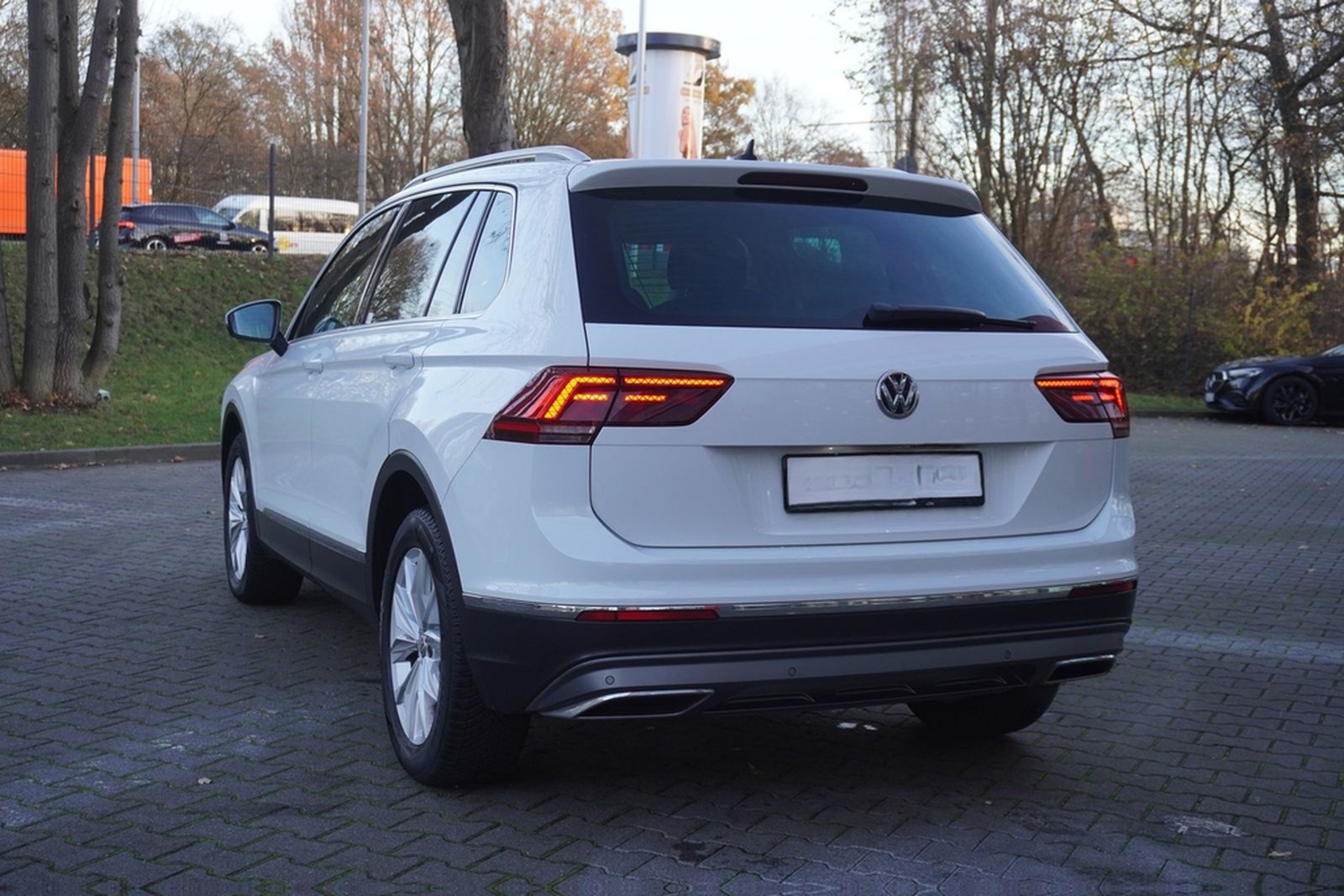 Volkswagen Tiguan 2.0 Highline 4Motion LED Panorama PDC ACC foto 8