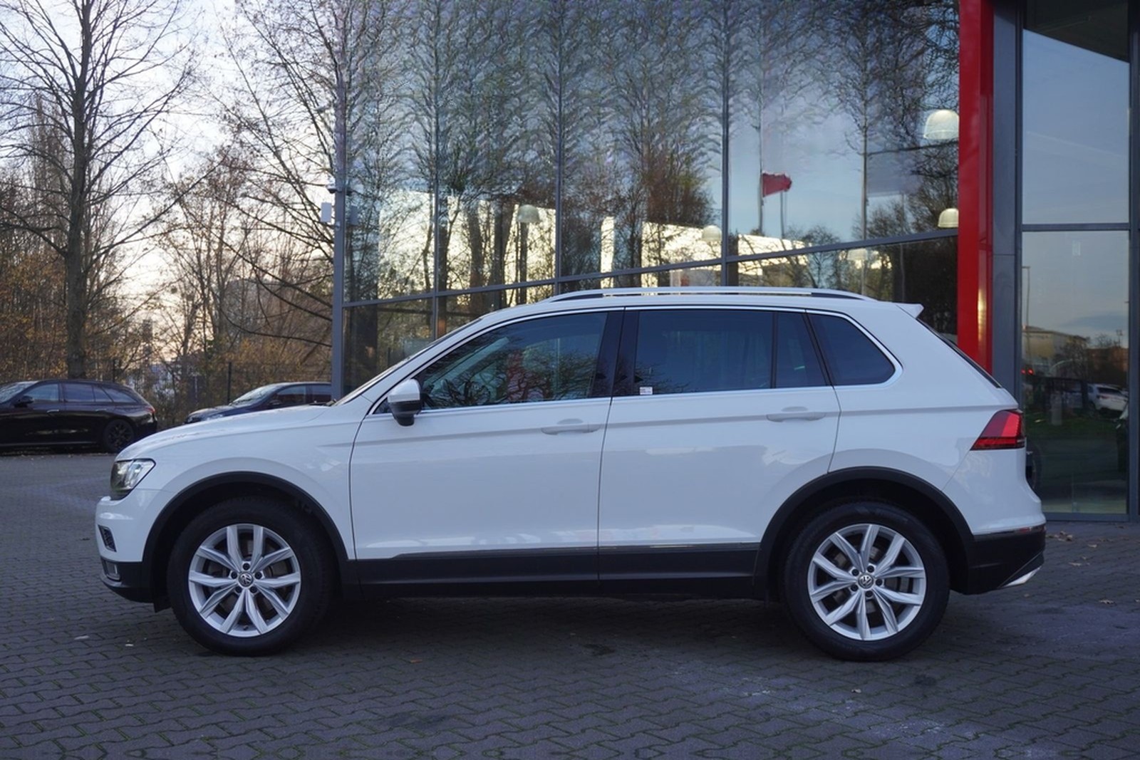 Volkswagen Tiguan 2.0 Highline 4Motion LED Panorama PDC ACC foto 9