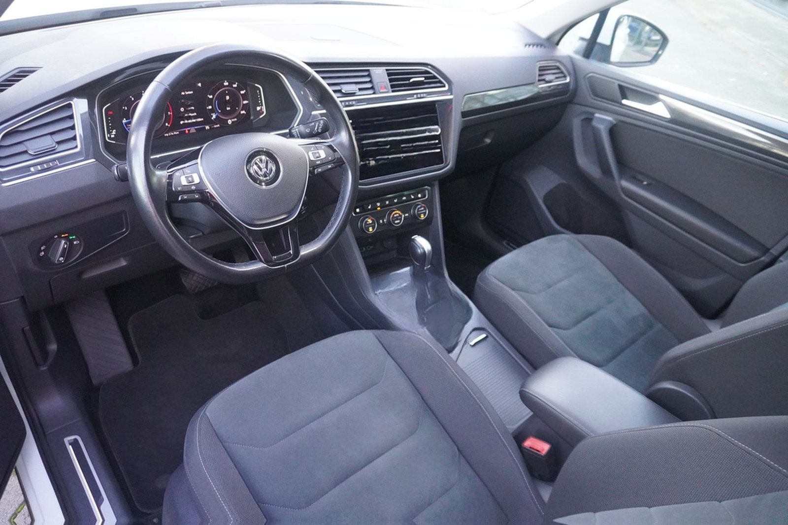 Volkswagen Tiguan 2.0 Highline 4Motion LED Panorama PDC ACC foto 10