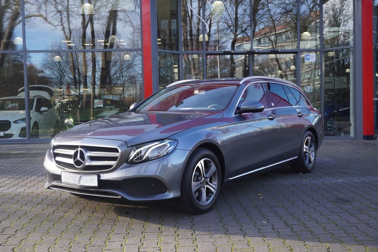 Mercedes-Benz E200 T-Modell LED 360° Navi Keyless-Go Tempomat foto 2