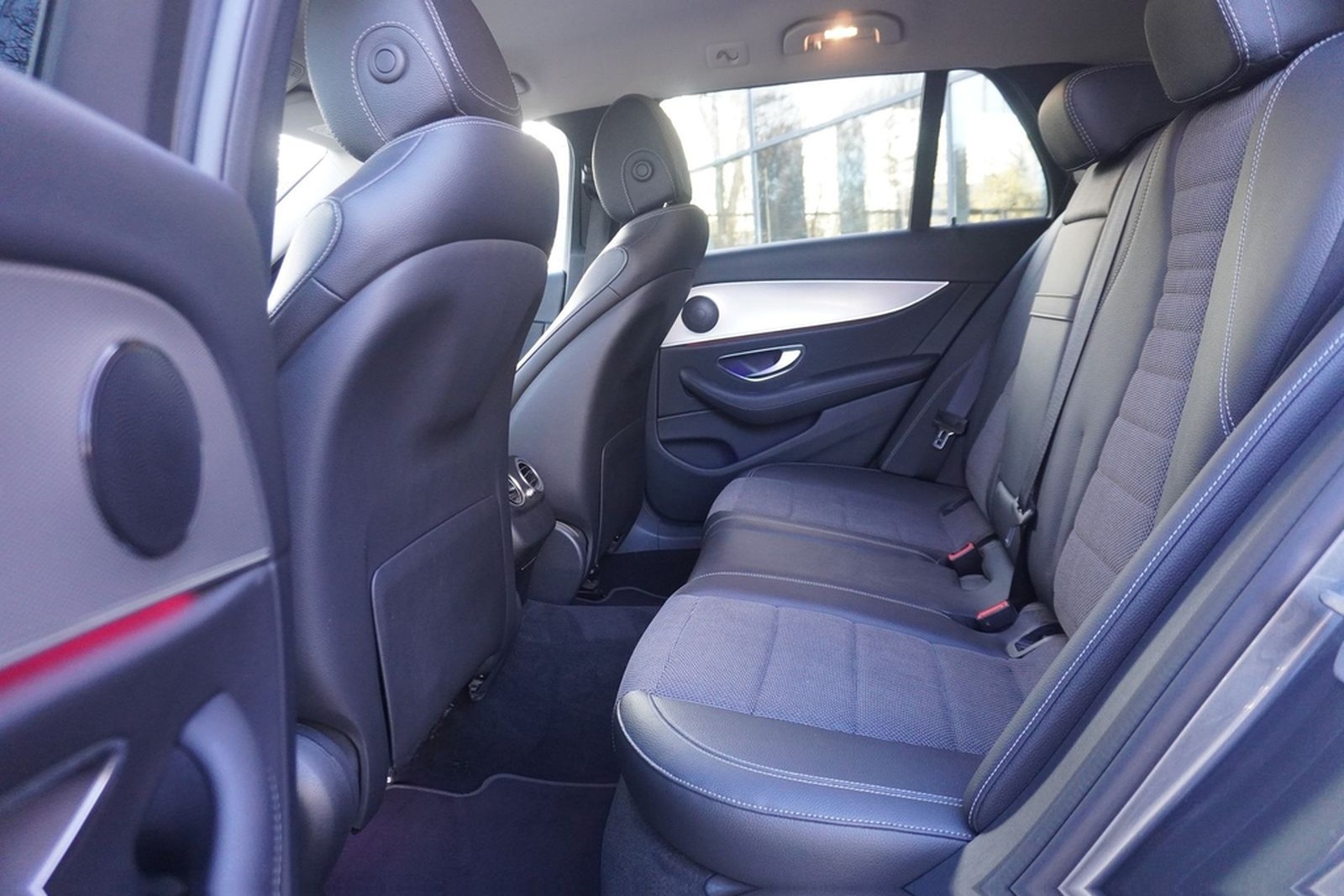 Mercedes-Benz E200 T-Modell LED 360° Navi Keyless-Go Tempomat foto 13
