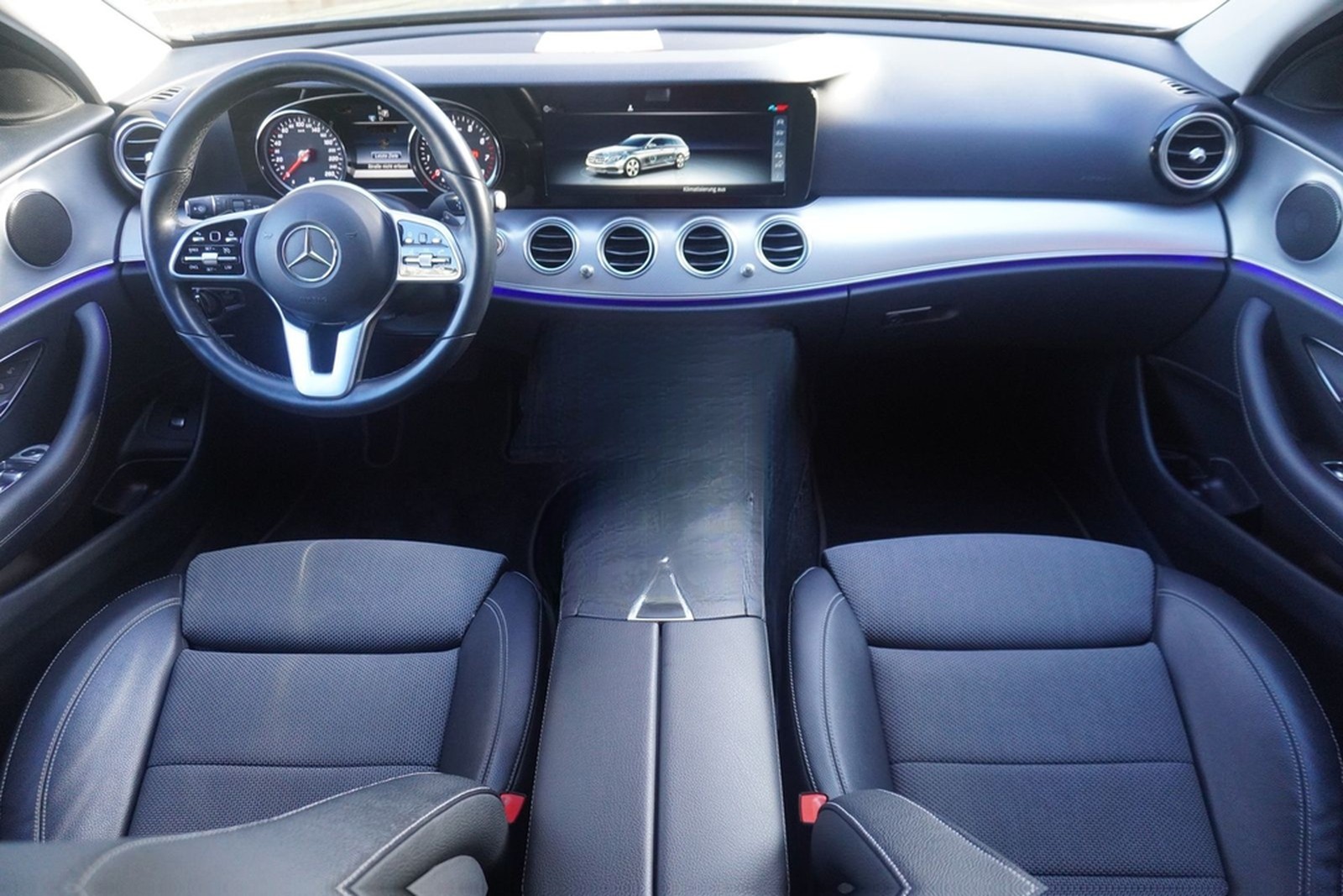Mercedes-Benz E200 T-Modell LED 360° Navi Keyless-Go Tempomat foto 14