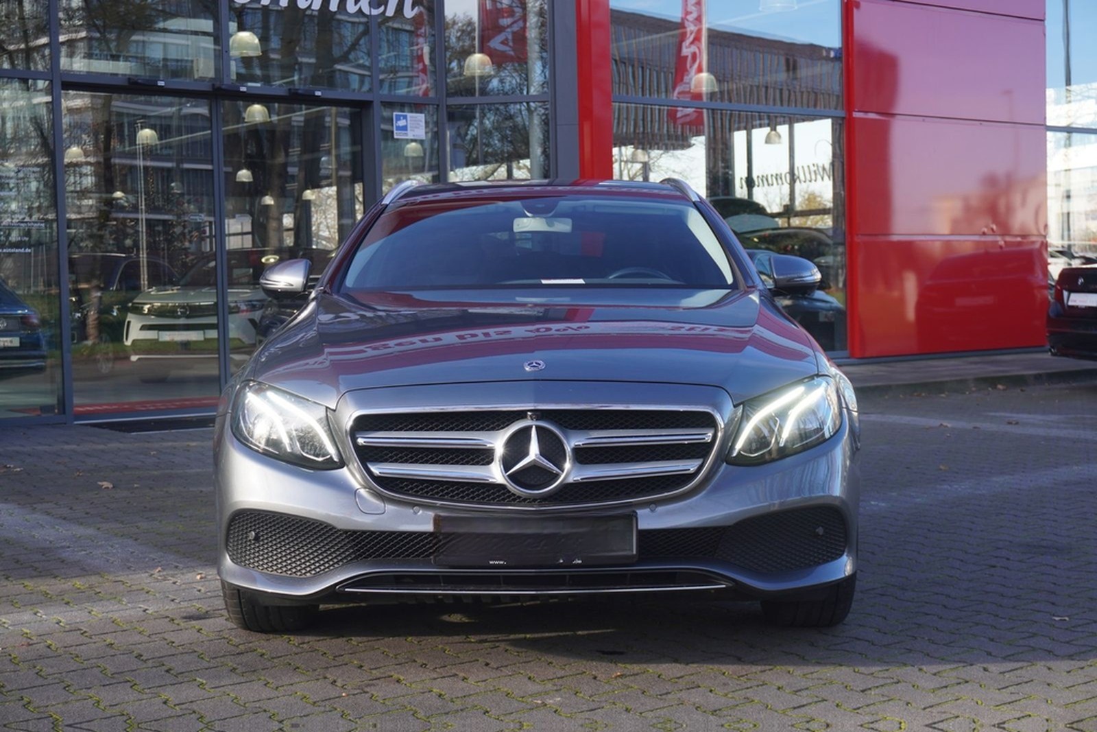Mercedes-Benz E200 T-Modell LED 360° Navi Keyless-Go Tempomat foto 3