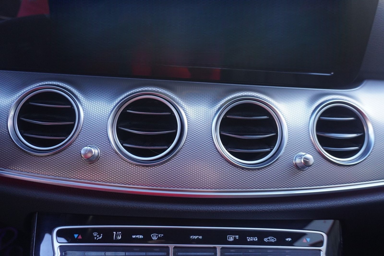 Mercedes-Benz E200 T-Modell LED 360° Navi Keyless-Go Tempomat foto 31