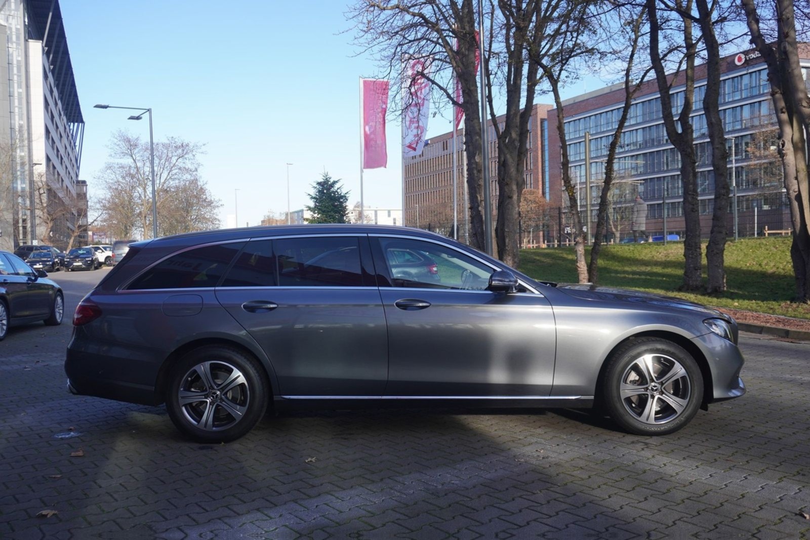 Mercedes-Benz E200 T-Modell LED 360° Navi Keyless-Go Tempomat foto 5