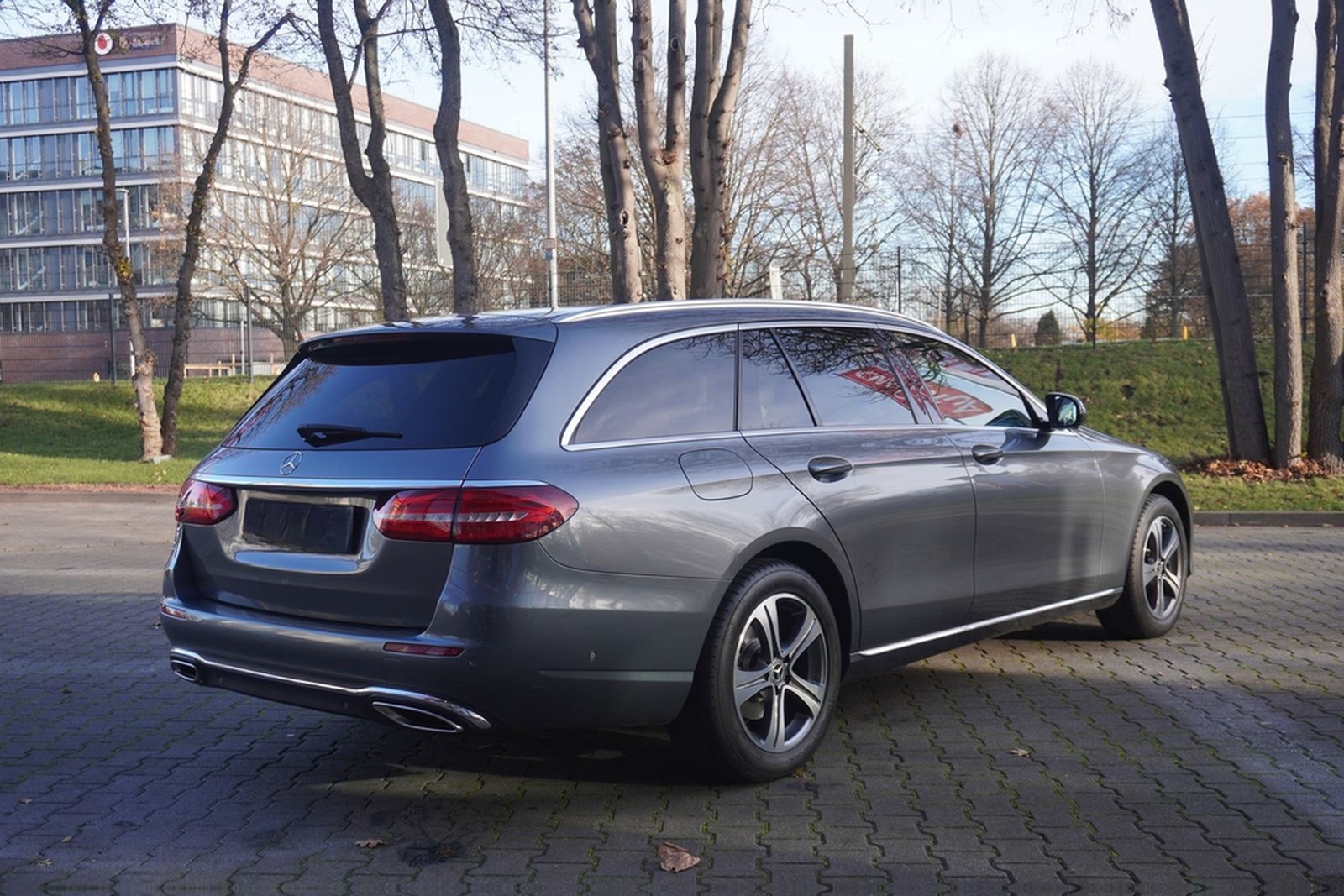 Mercedes-Benz E200 T-Modell LED 360° Navi Keyless-Go Tempomat foto 6