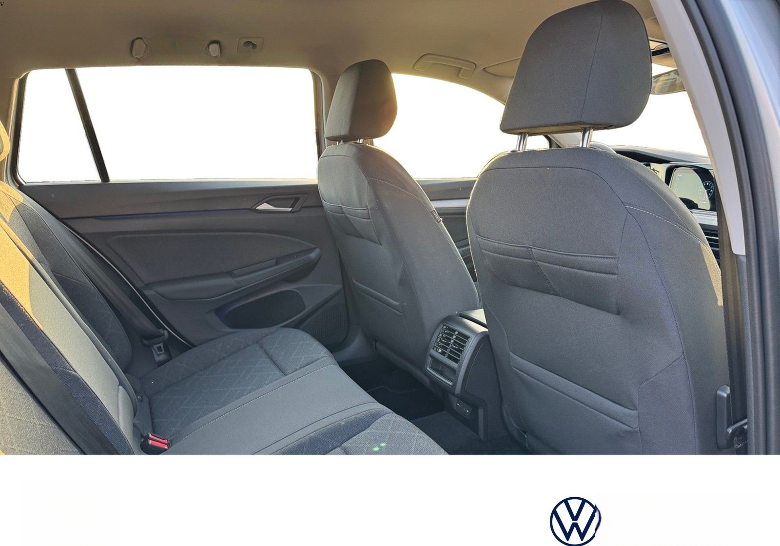 Volkswagen Golf Variant 1.5eTSI DSG Life LED+NAVI+ACC+PDC foto 15