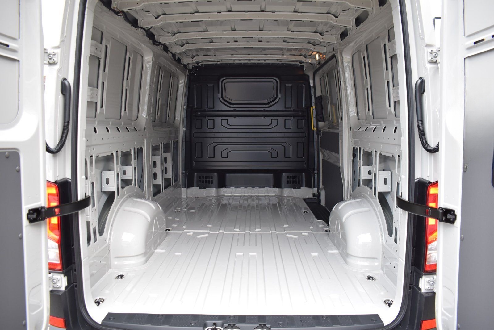 Volkswagen Crafter 30 2.0TDI L3H2 APP Kamera 5J Garantie foto 8