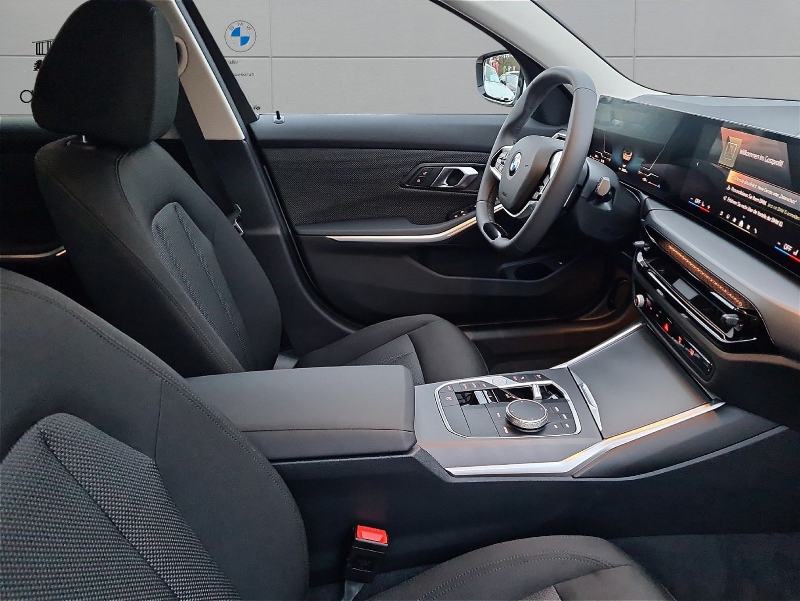 BMW 318i Touring foto 7