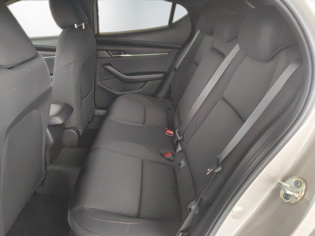 Mazda 3 2.5L e-SKYACTIV G 140ps foto 17