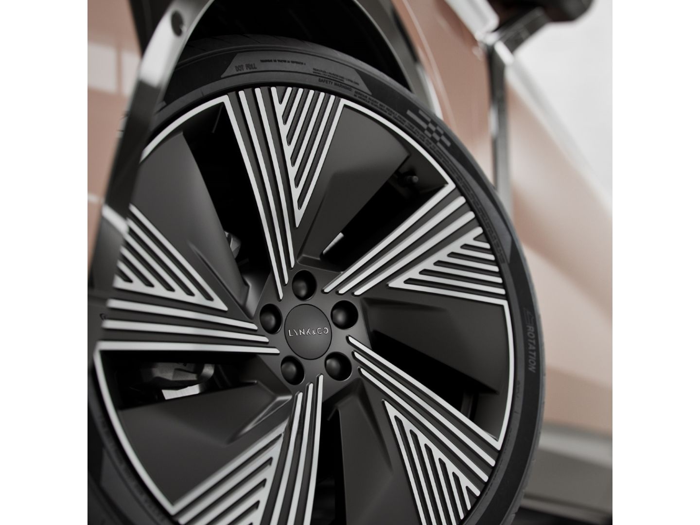 Lynk&Co 08 MORE / Leasing / Eröffnugs-Deal foto 15