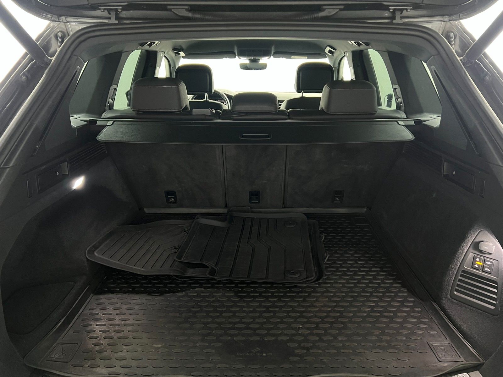 Volkswagen Touareg 4Motion R-LINE/MATRIX/AHK/INNOVISION/21* foto 15